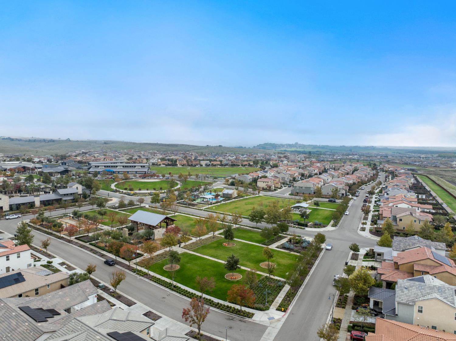 724 Arrowhead Dr, Madera, CA 93636