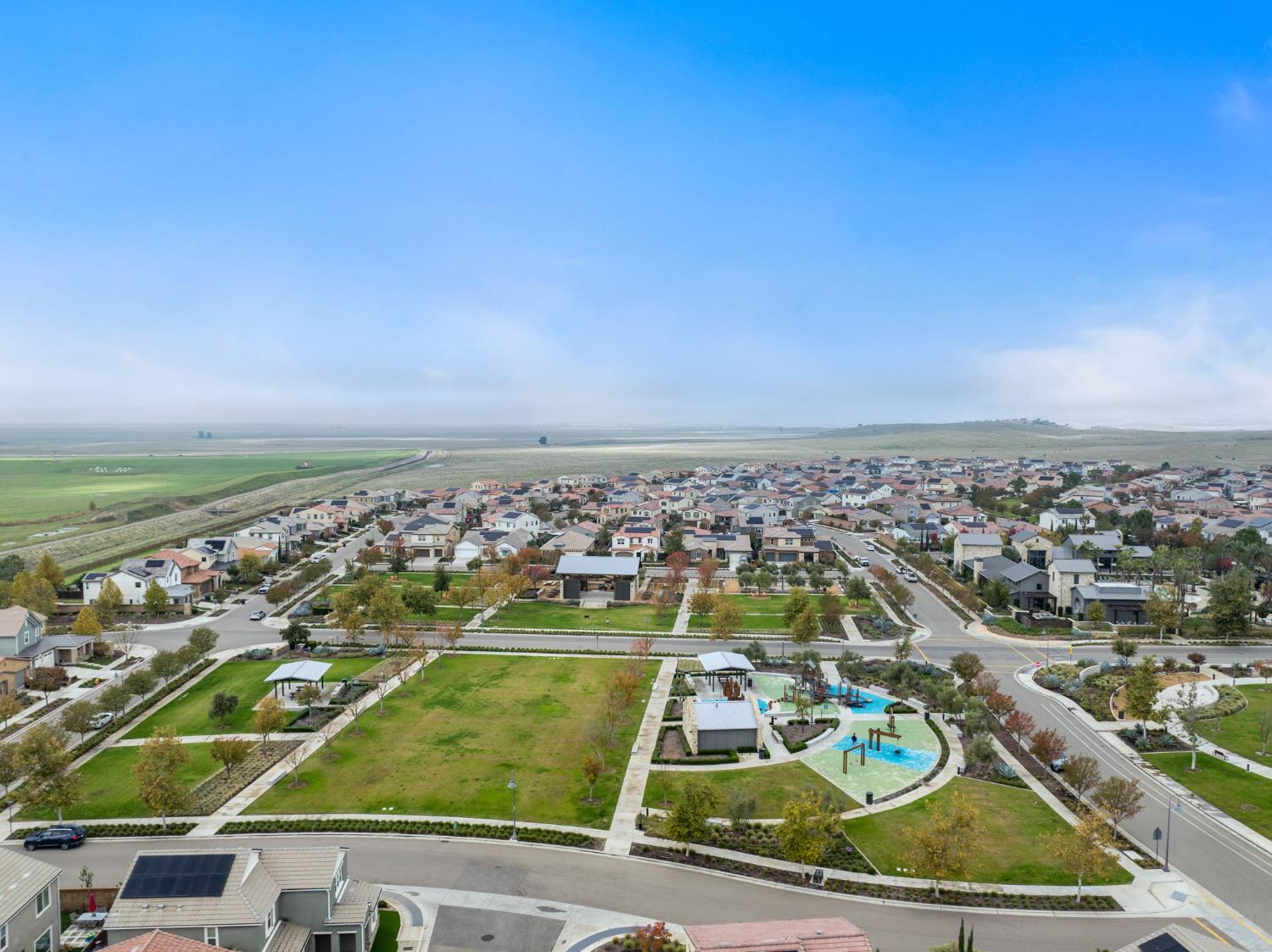 724 Arrowhead Dr, Madera, CA 93636