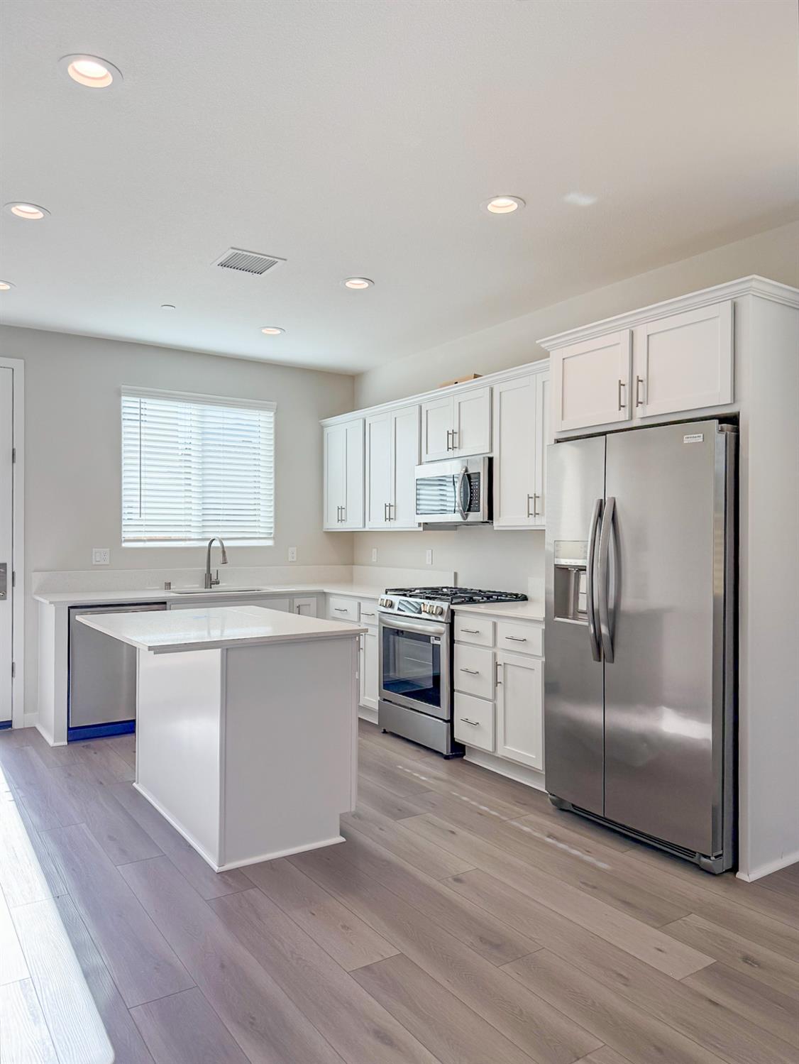 796 Laina Ave, Madera, CA 93636