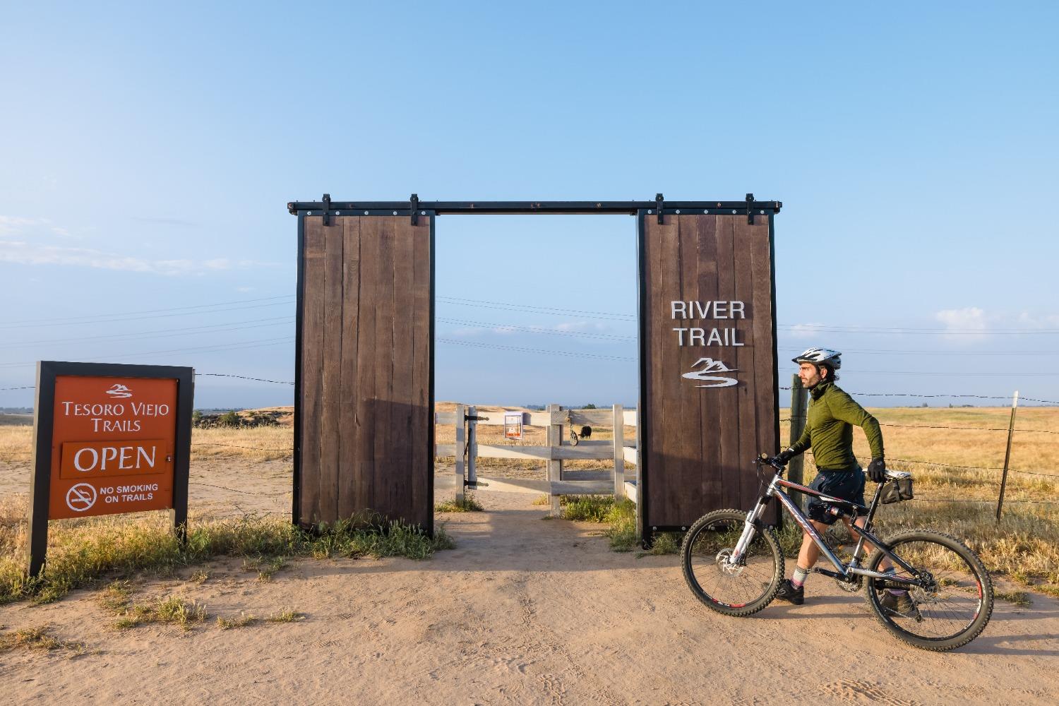 796 Laina Ave, Madera, CA 93636