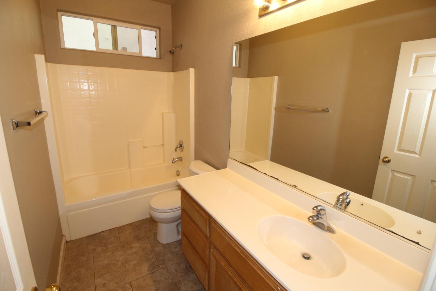 912 San Diego, Madera, CA 93637