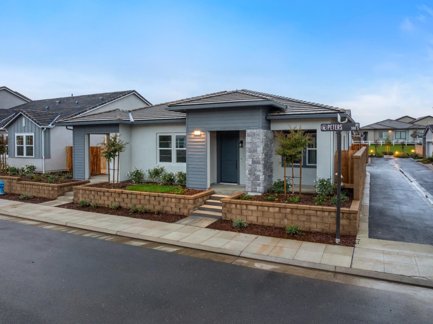 331 Peters Ln S, Madera, CA 93636