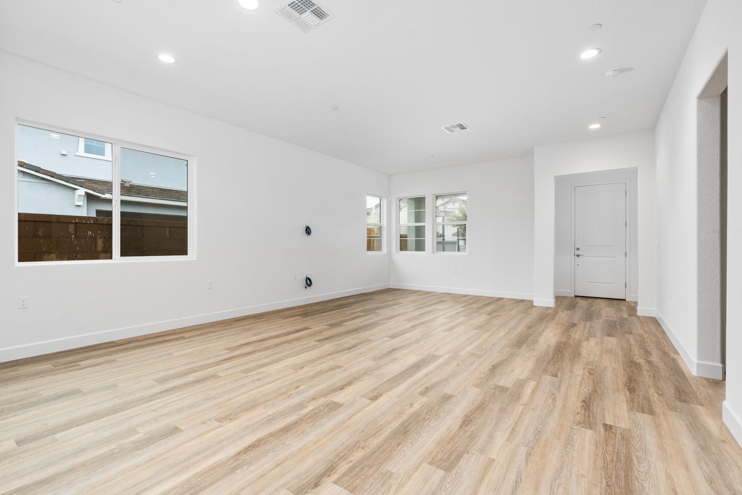 331 Peters Ln S, Madera, CA 93636