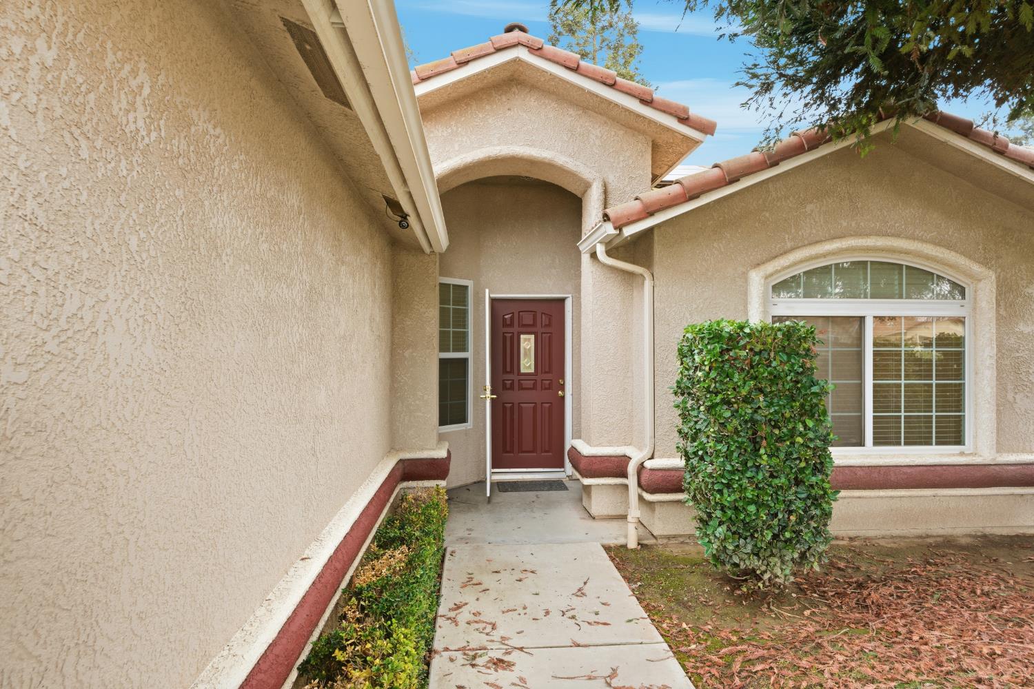 737 Harbor Dr, Madera, CA 93637