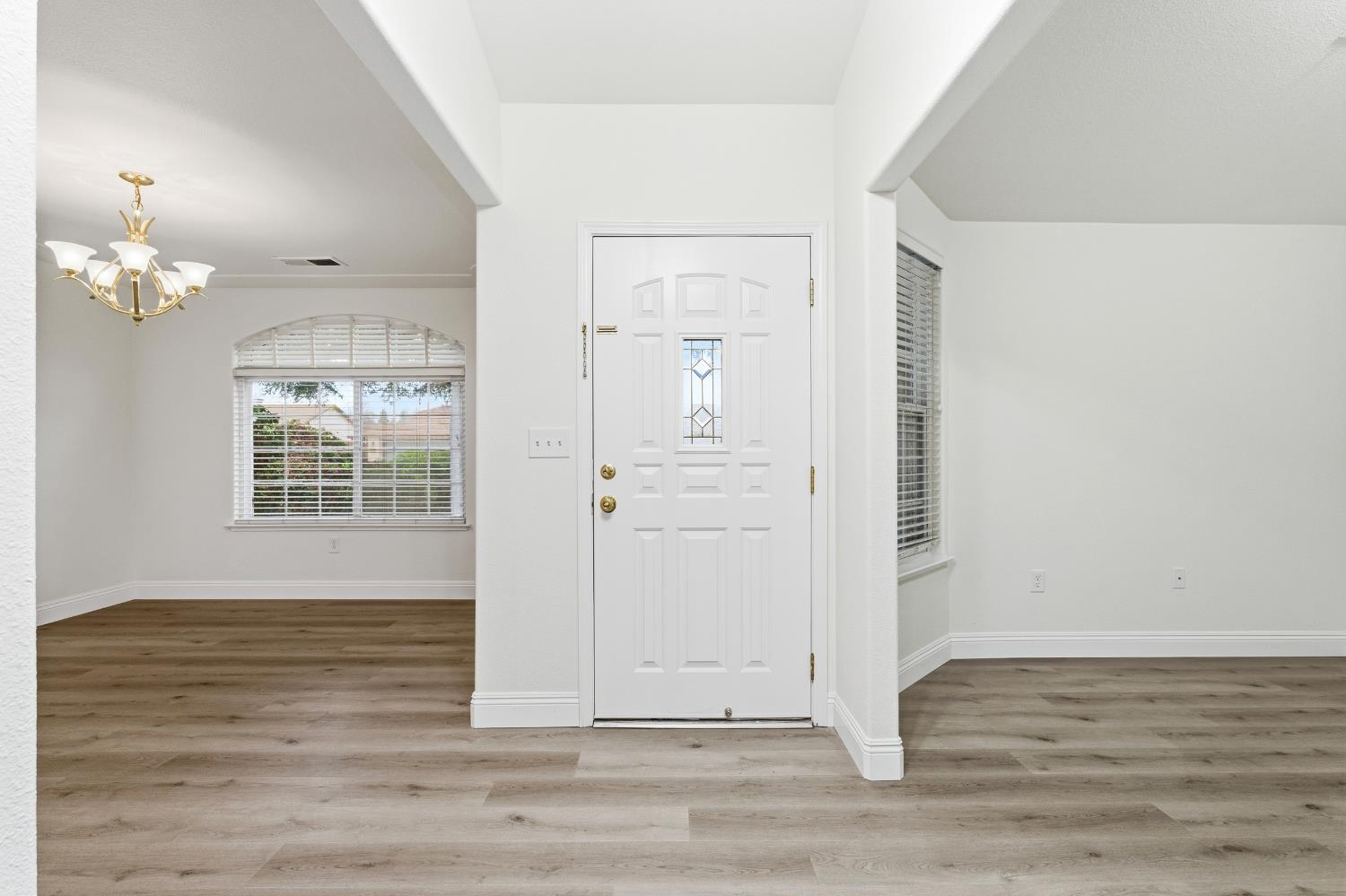 737 Harbor Dr, Madera, CA 93637