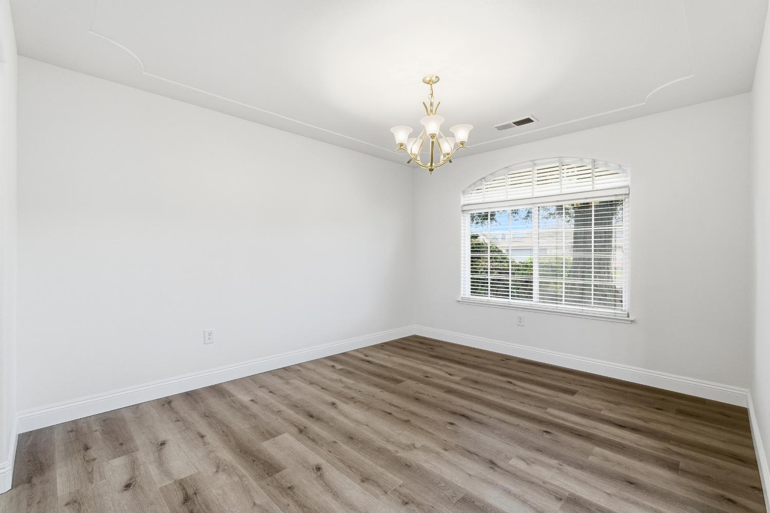 737 Harbor Dr, Madera, CA 93637