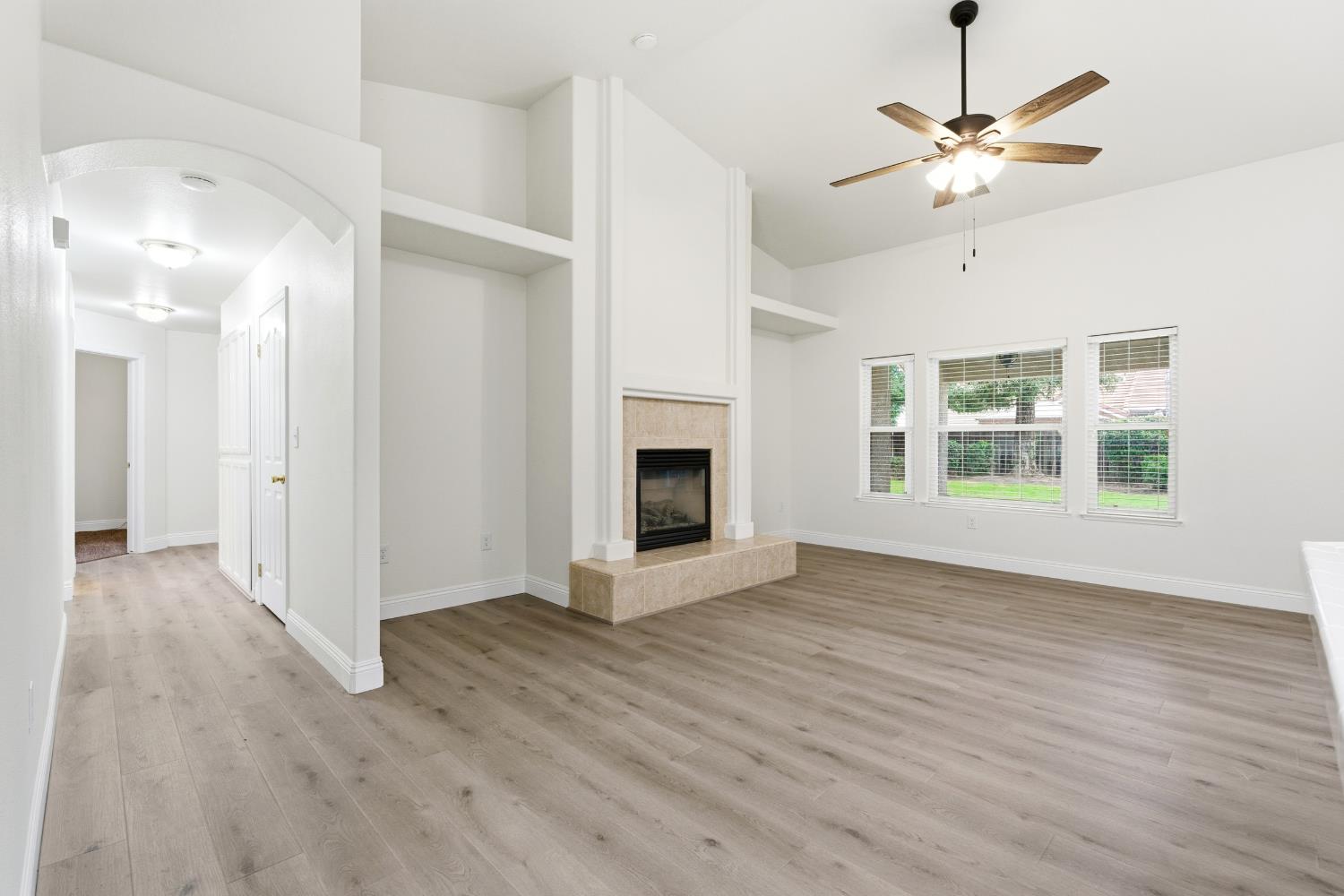 737 Harbor Dr, Madera, CA 93637