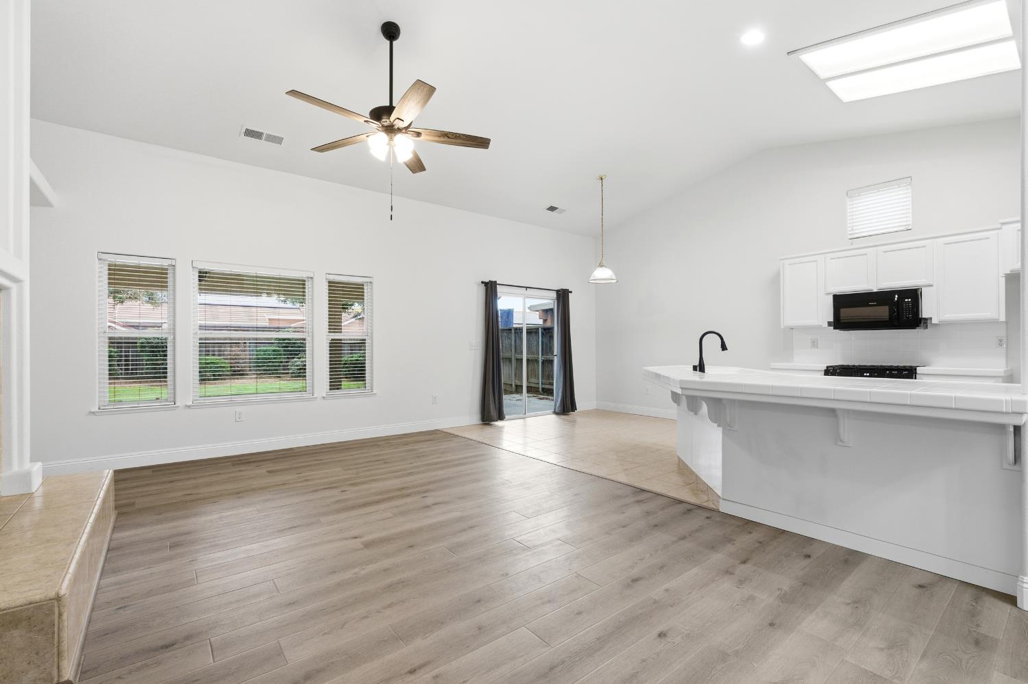 737 Harbor Dr, Madera, CA 93637