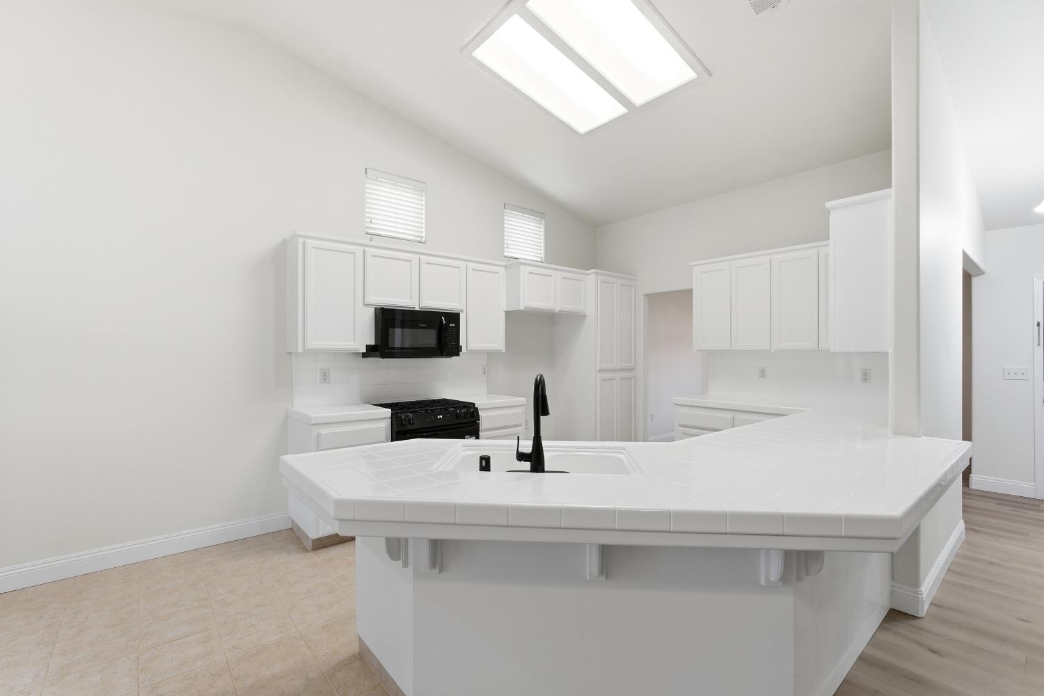 737 Harbor Dr, Madera, CA 93637