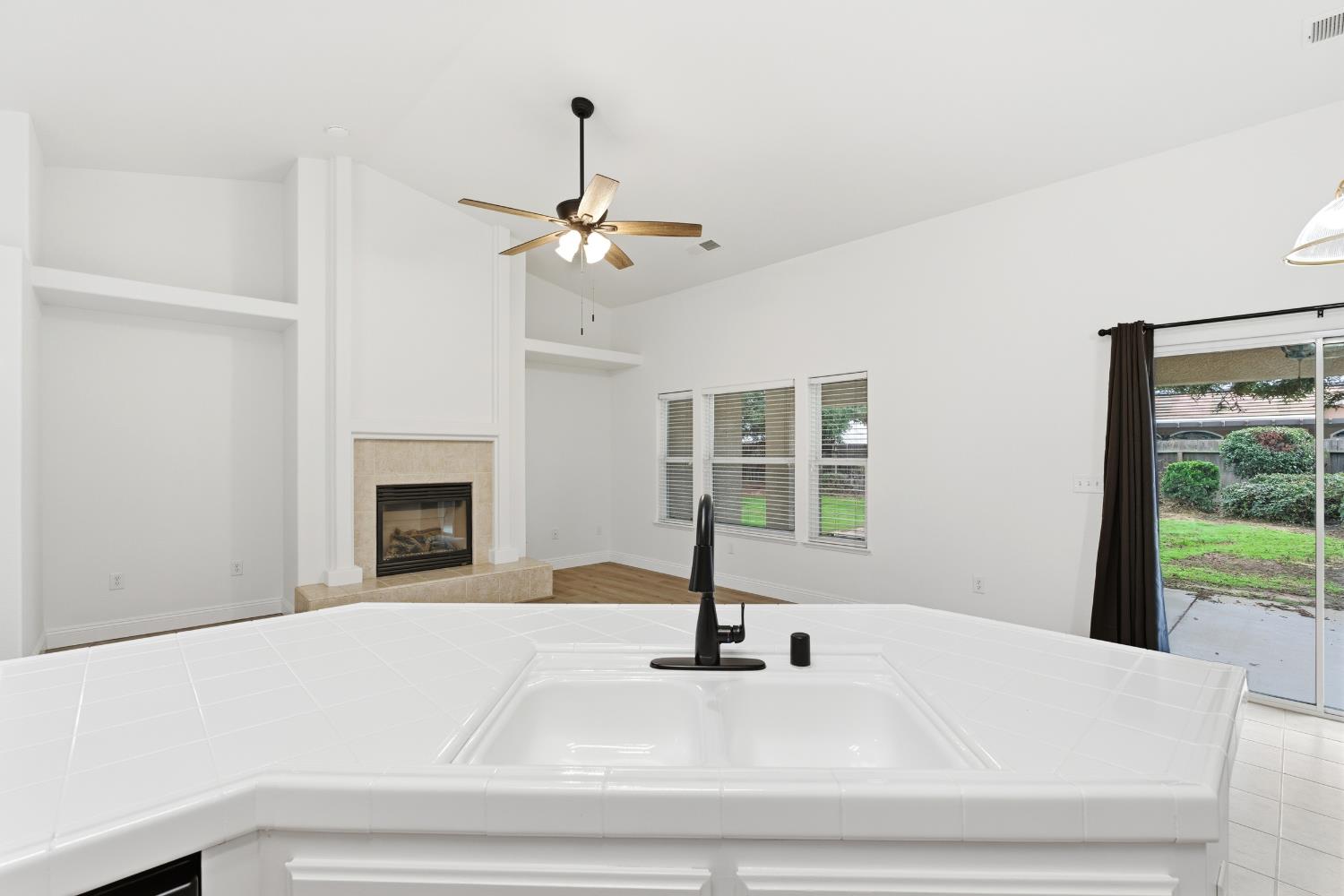 737 Harbor Dr, Madera, CA 93637