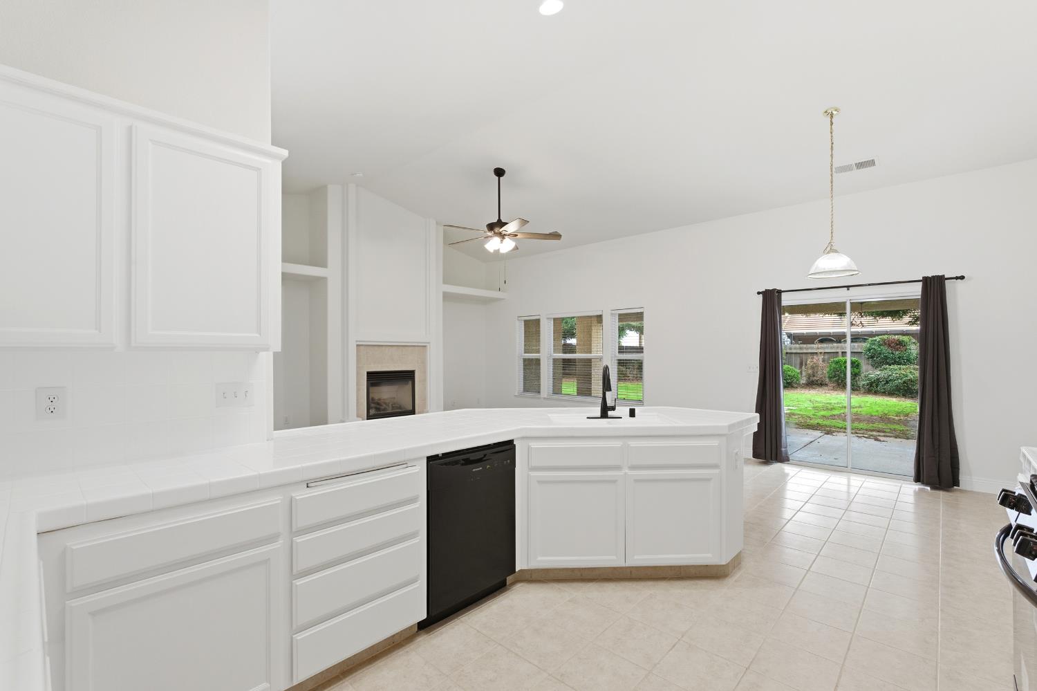 737 Harbor Dr, Madera, CA 93637