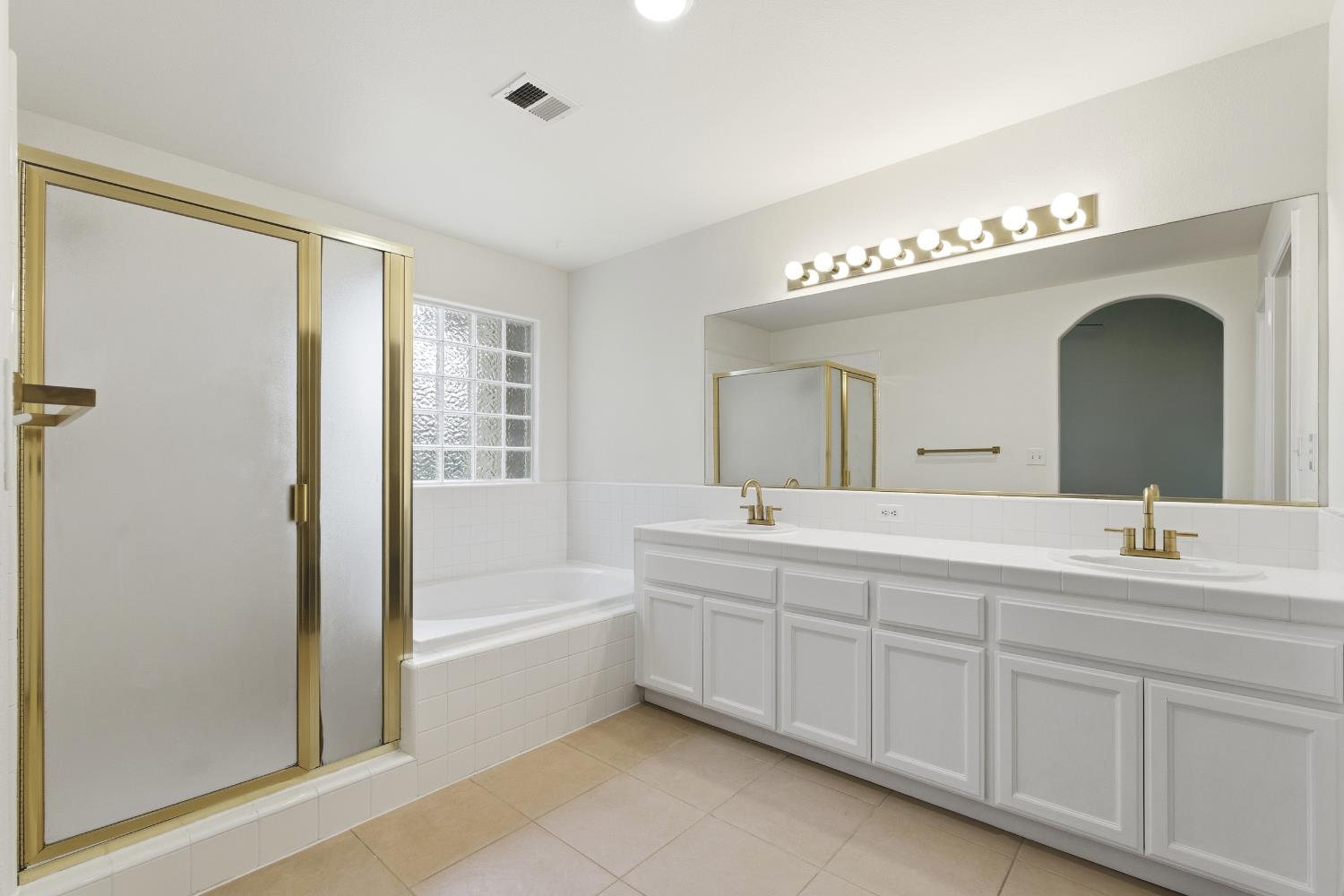 737 Harbor Dr, Madera, CA 93637