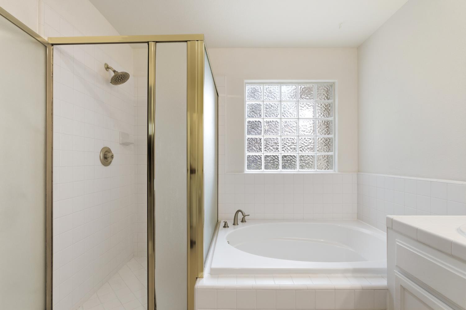 737 Harbor Dr, Madera, CA 93637