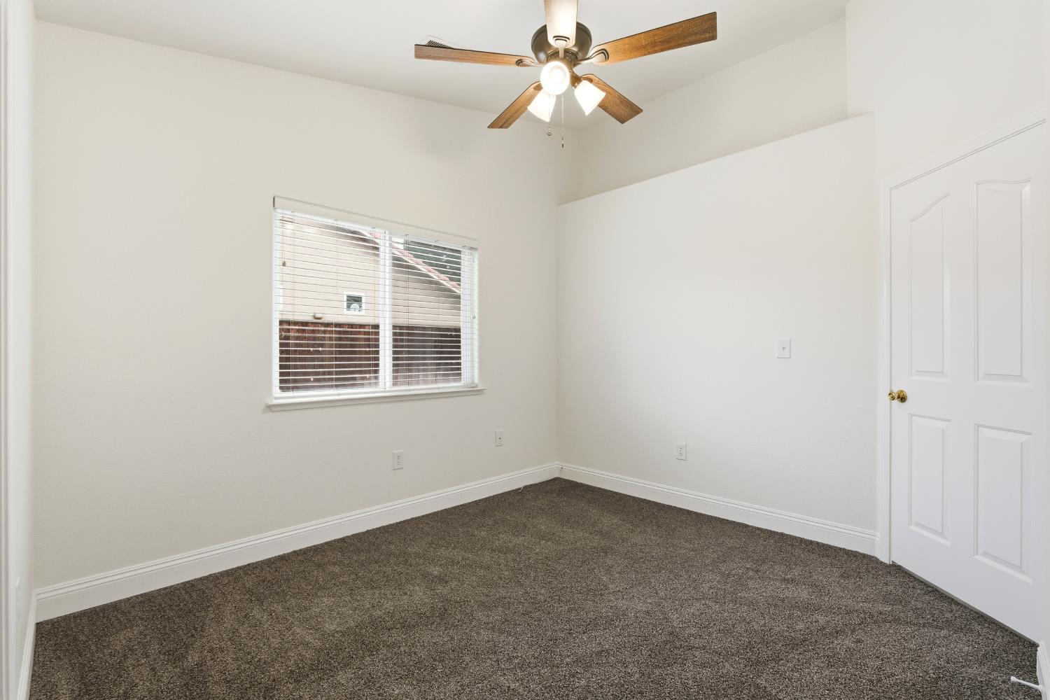 737 Harbor Dr, Madera, CA 93637