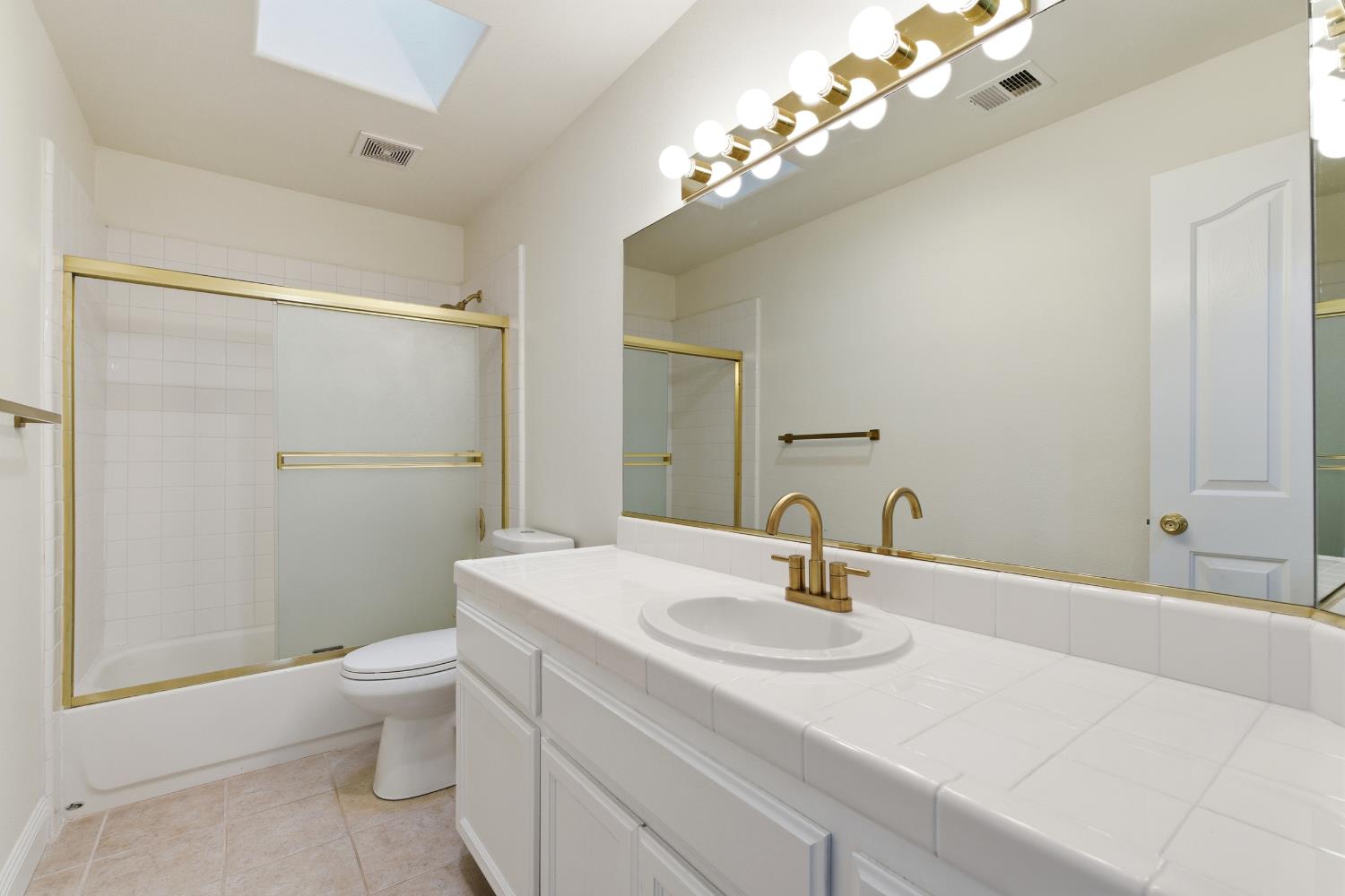 737 Harbor Dr, Madera, CA 93637