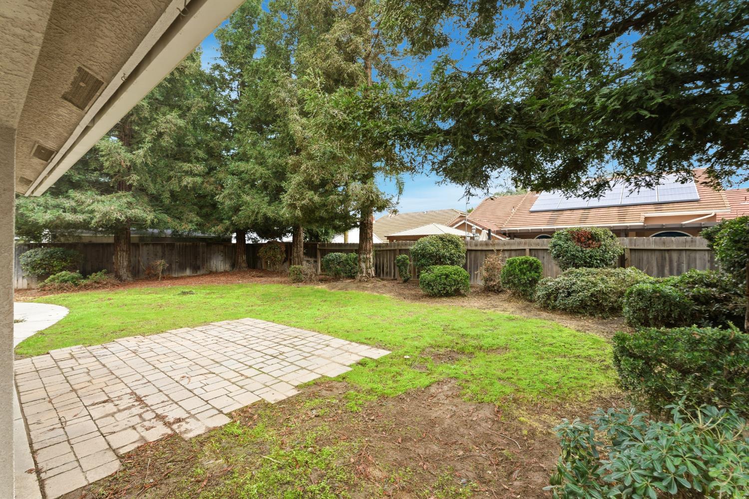 737 Harbor Dr, Madera, CA 93637