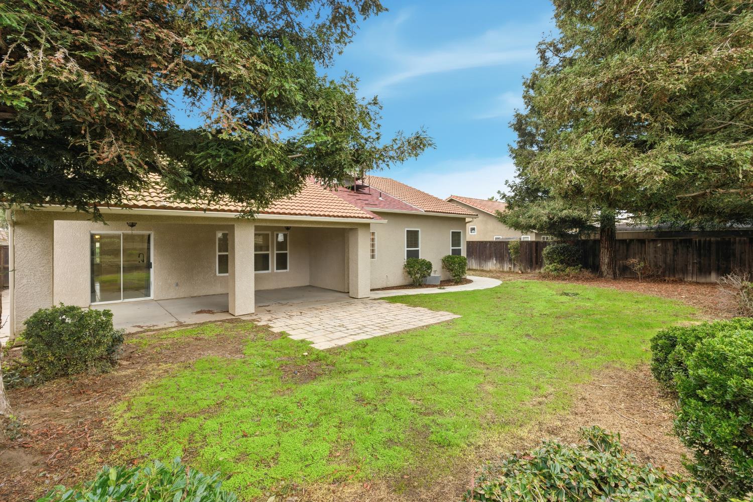 737 Harbor Dr, Madera, CA 93637