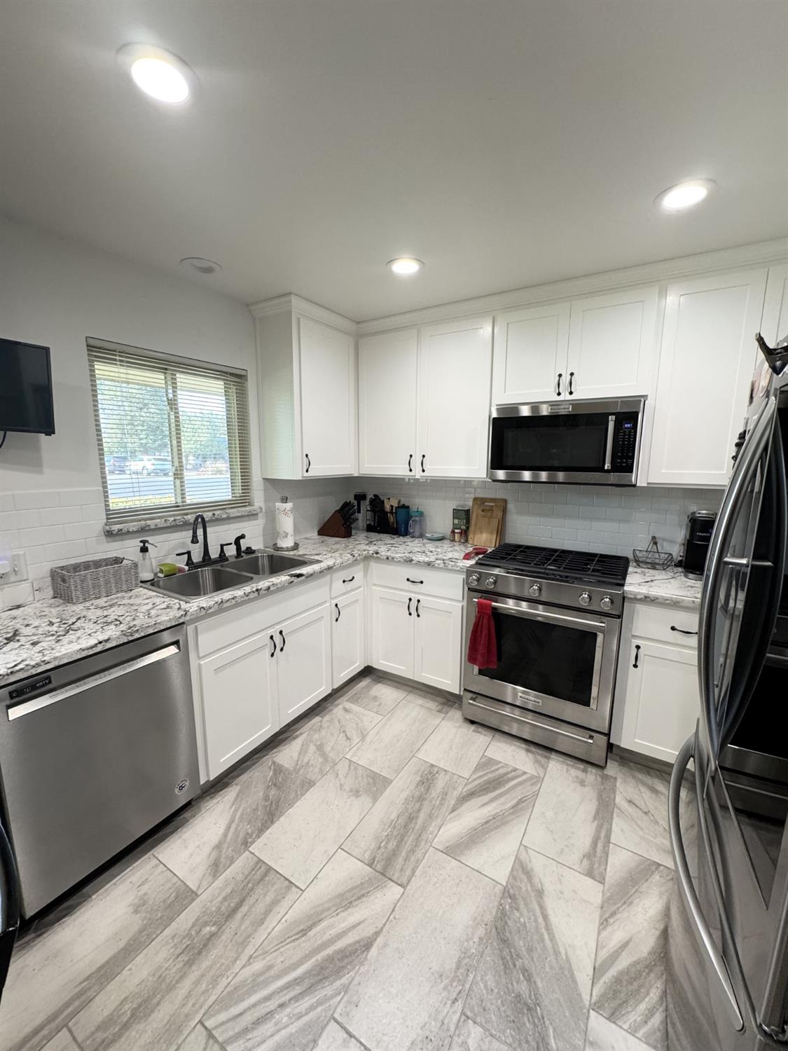 2825 Westgate Dr, Madera, CA 93637