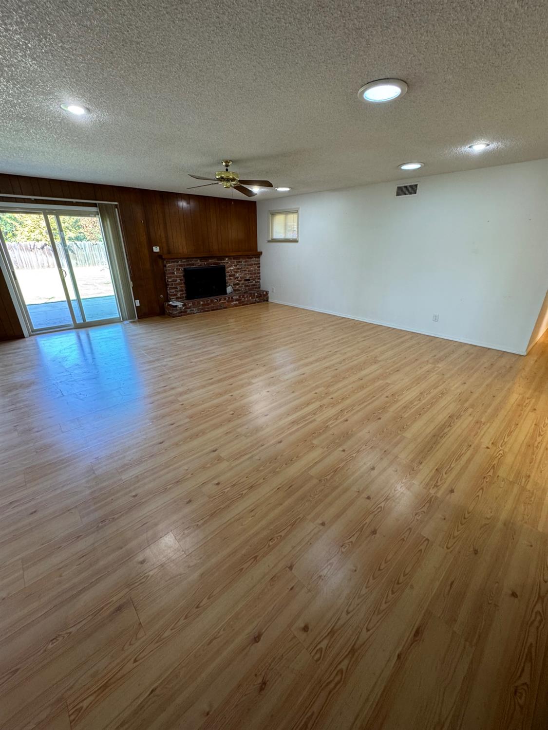 2825 Westgate Dr, Madera, CA 93637