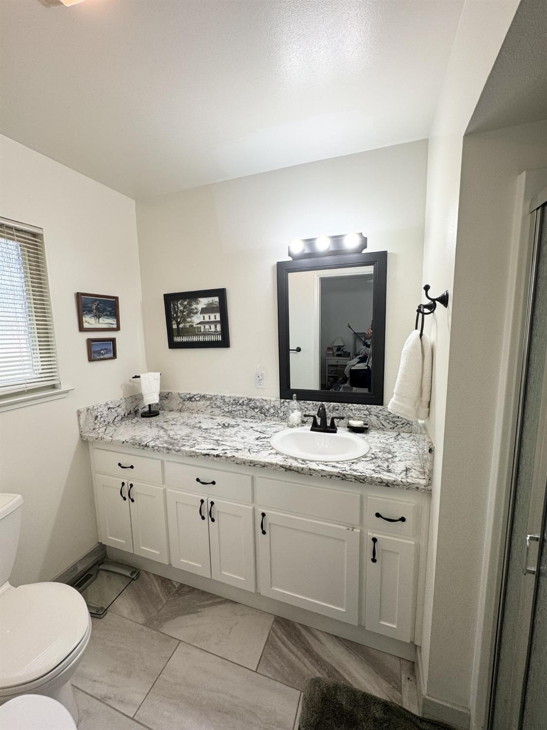 2825 Westgate Dr, Madera, CA 93637