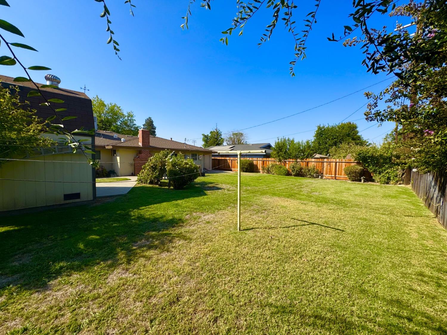 2825 Westgate Dr, Madera, CA 93637