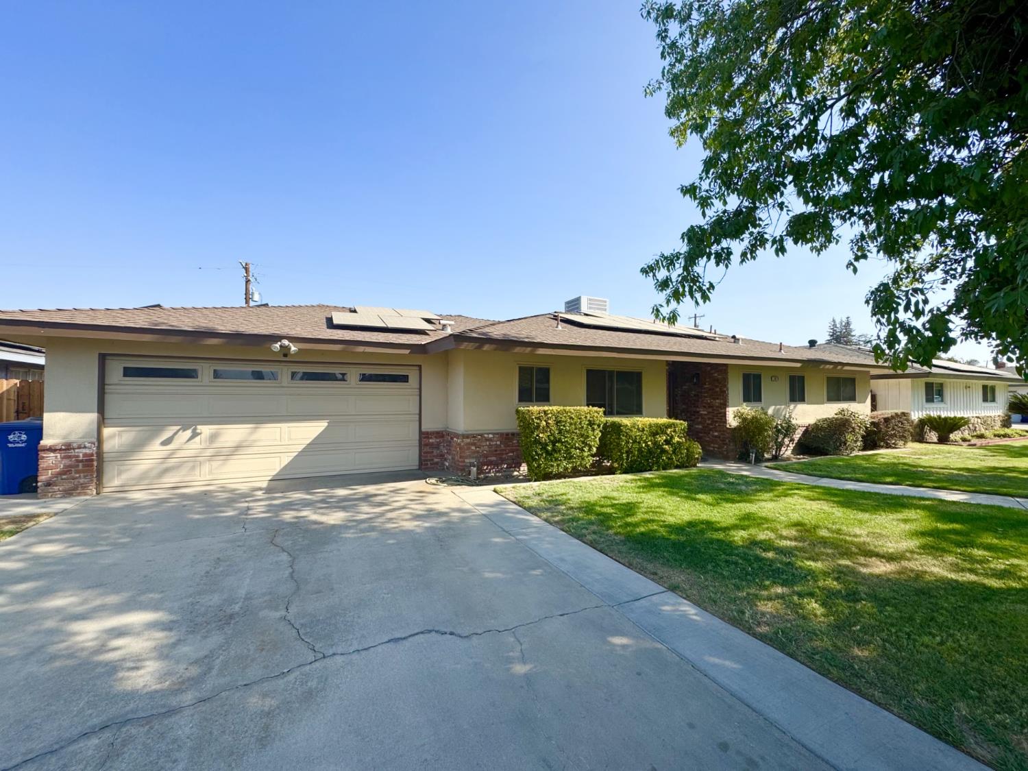 2825 Westgate Dr, Madera, CA 93637