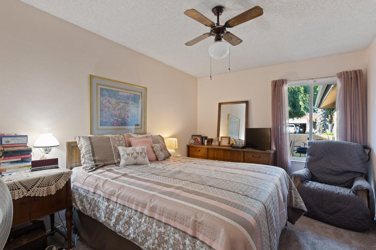 2724 Monocott Dr, Madera, CA 93637