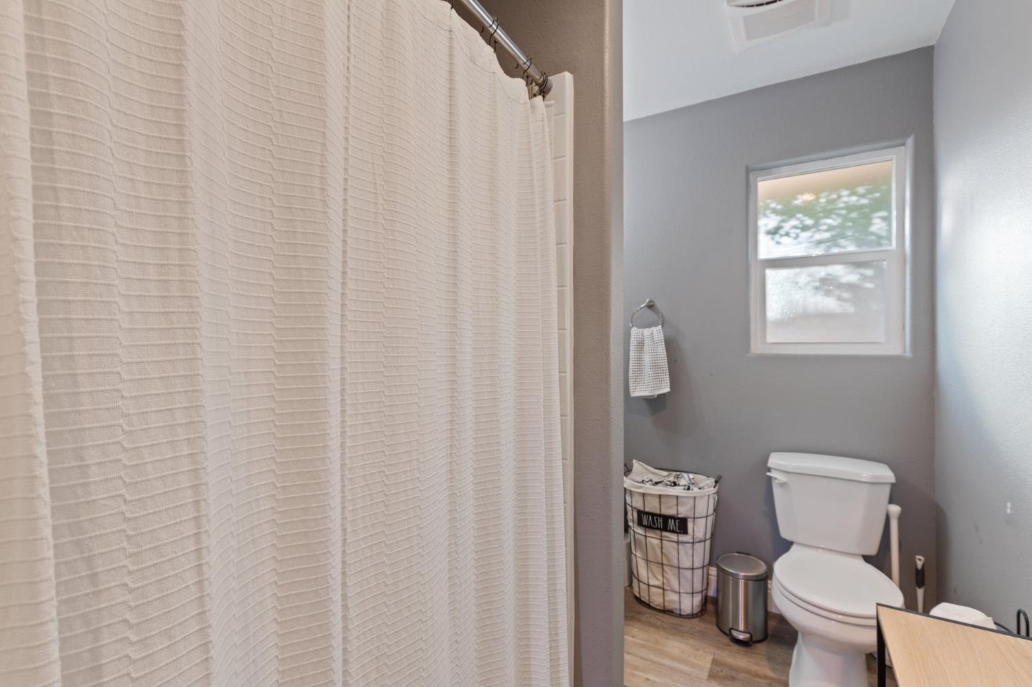 2724 Monocott Dr, Madera, CA 93637