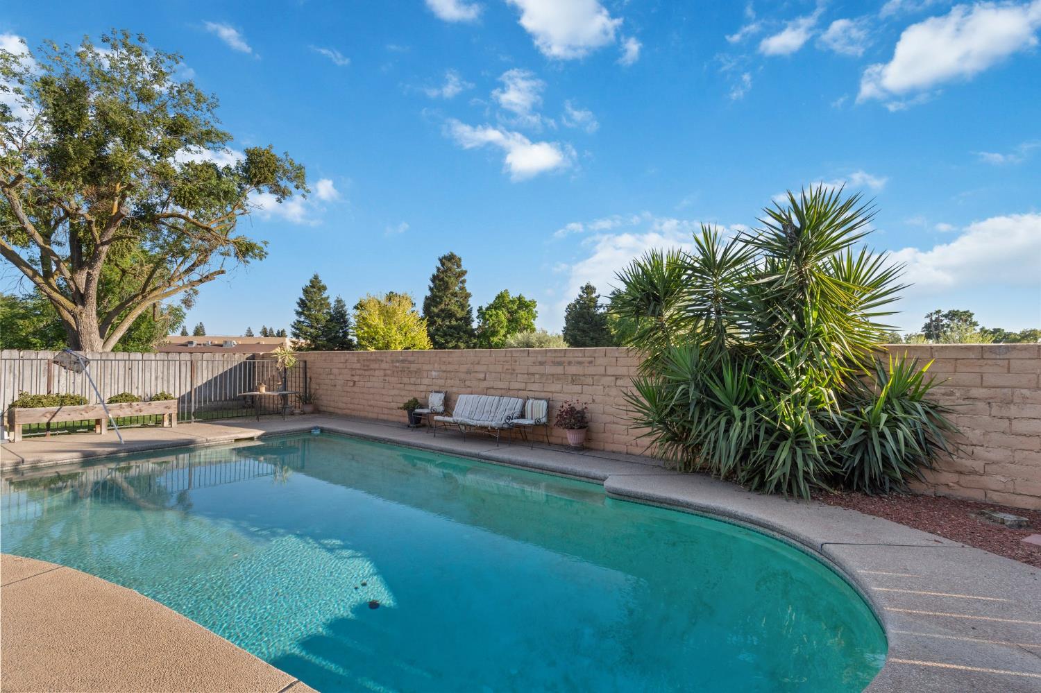 2724 Monocott Dr, Madera, CA 93637