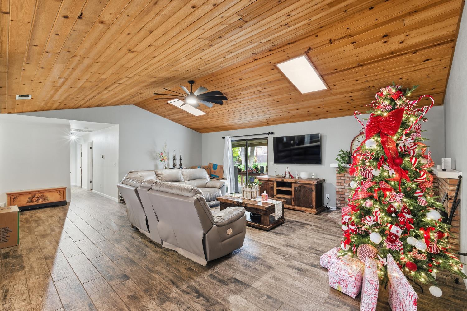 12126 Topper Rd, Madera, CA 93636