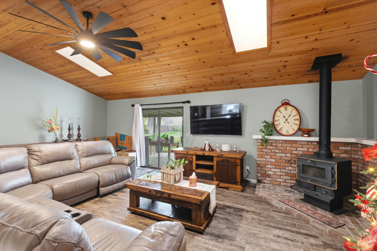 12126 Topper Rd, Madera, CA 93636