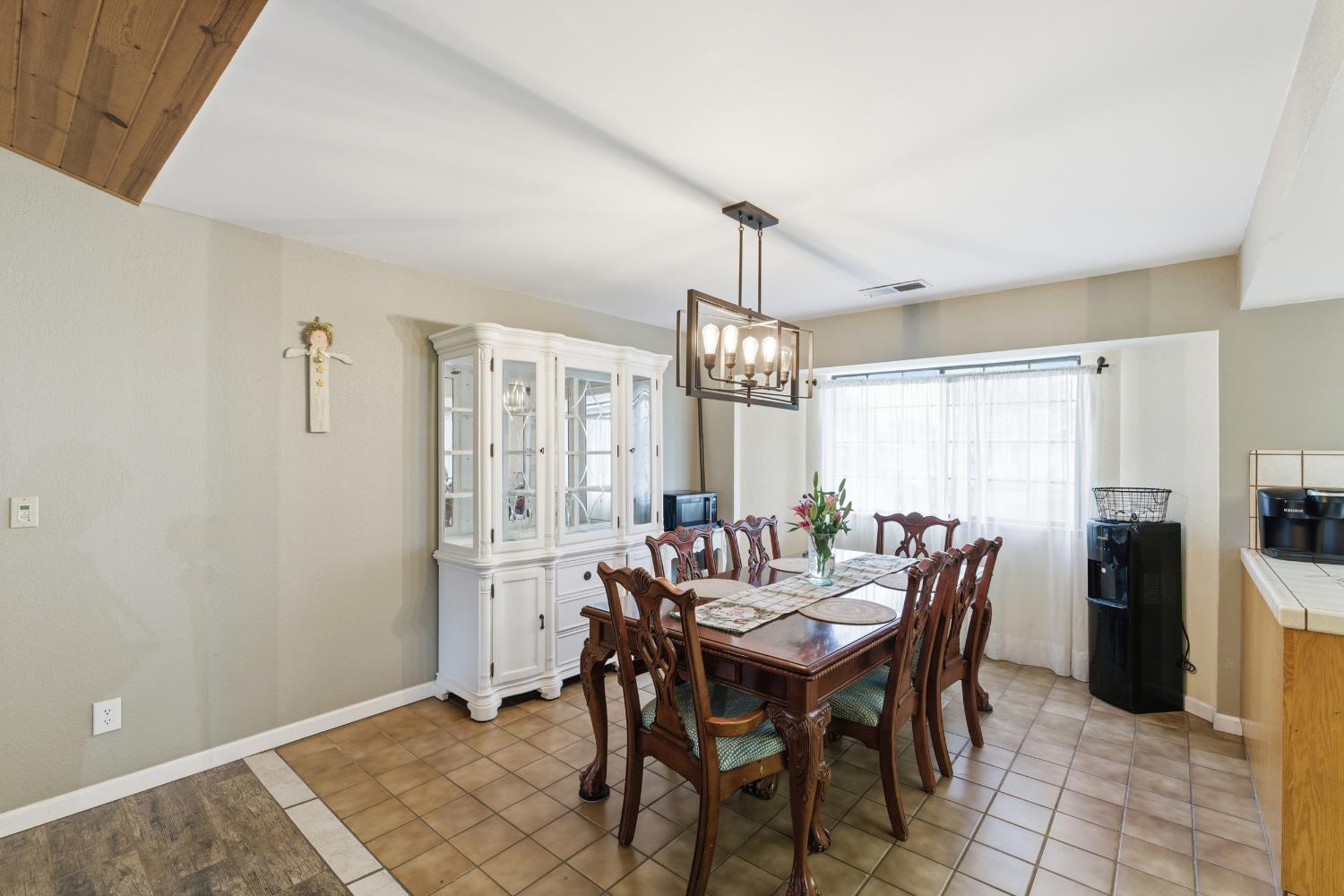 12126 Topper Rd, Madera, CA 93636