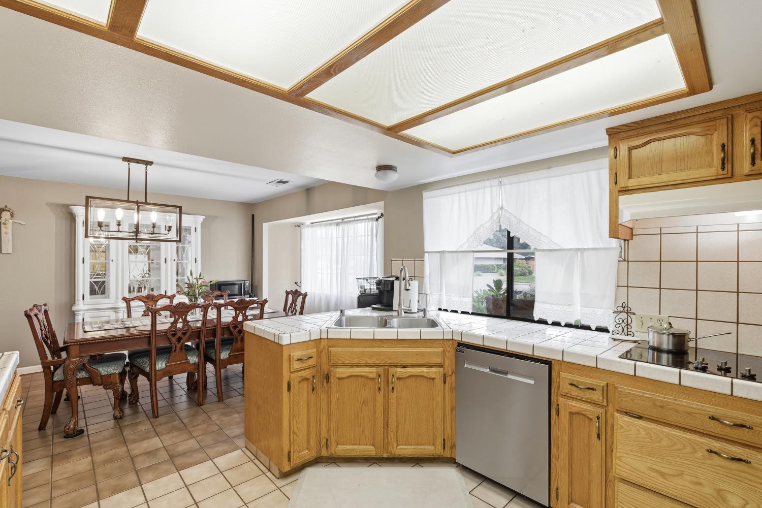 12126 Topper Rd, Madera, CA 93636