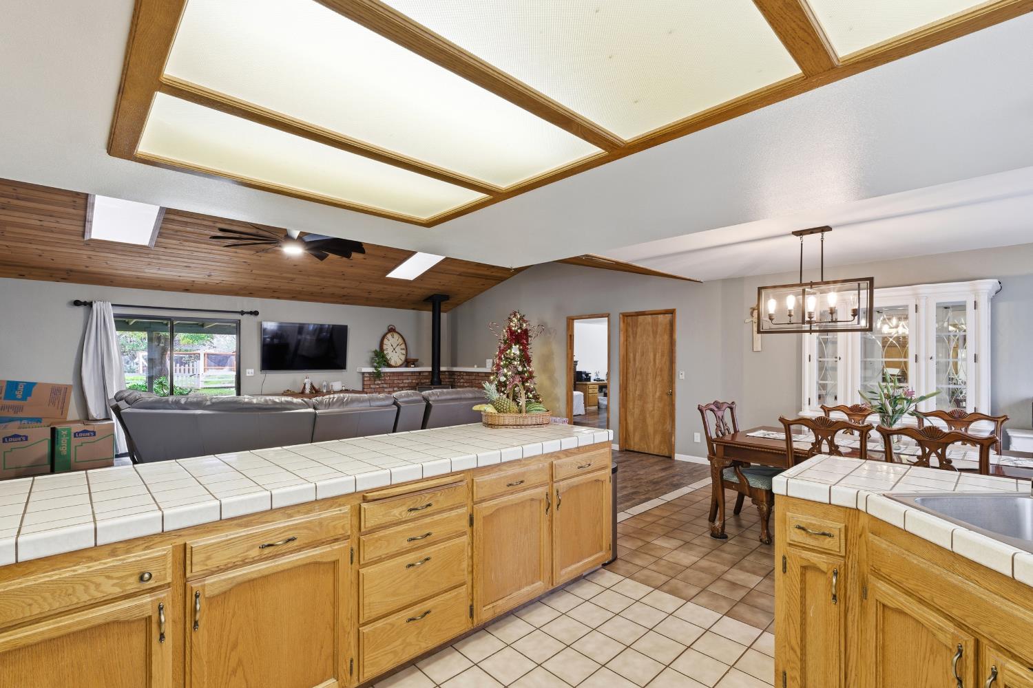 12126 Topper Rd, Madera, CA 93636