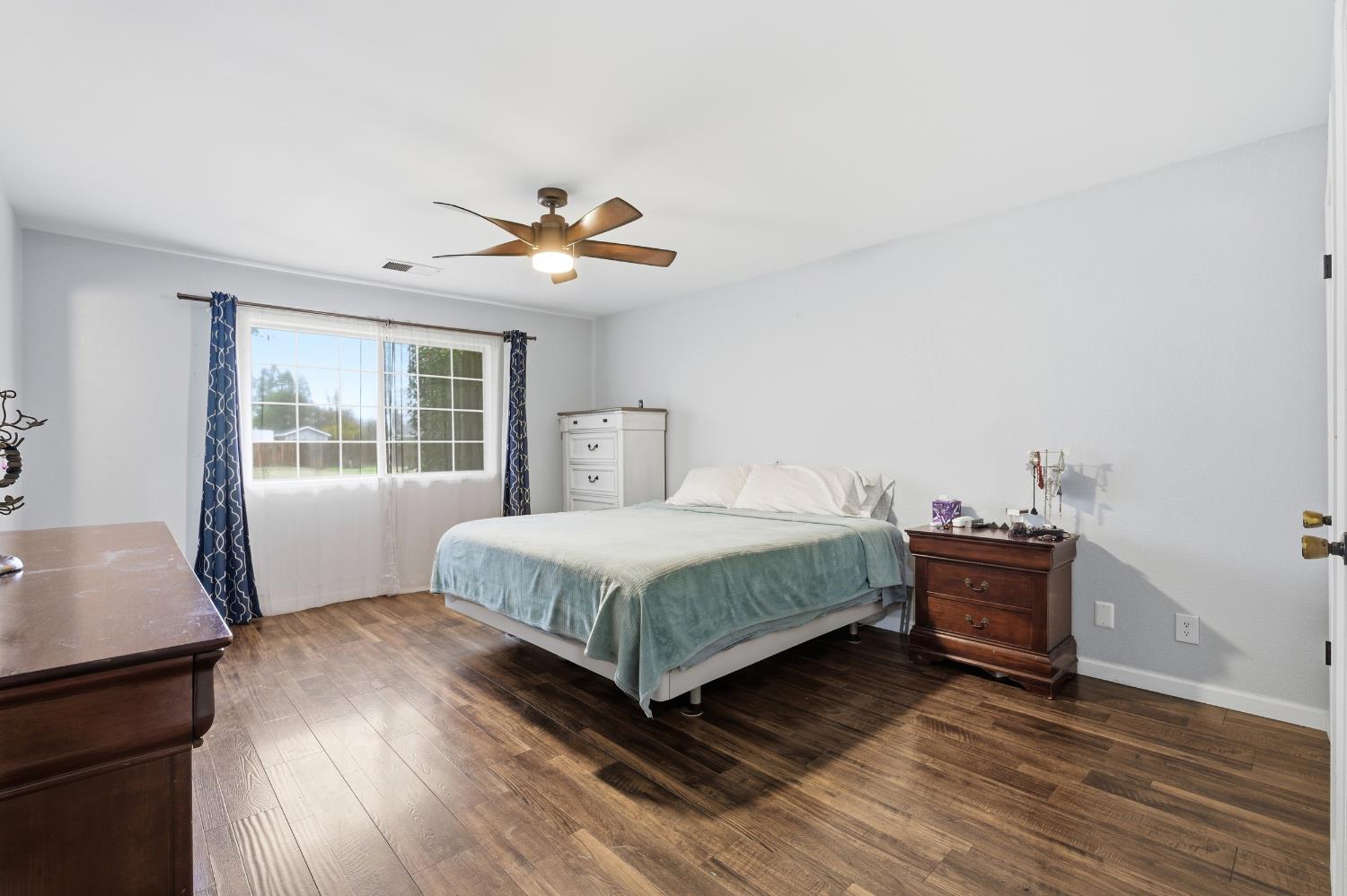 12126 Topper Rd, Madera, CA 93636