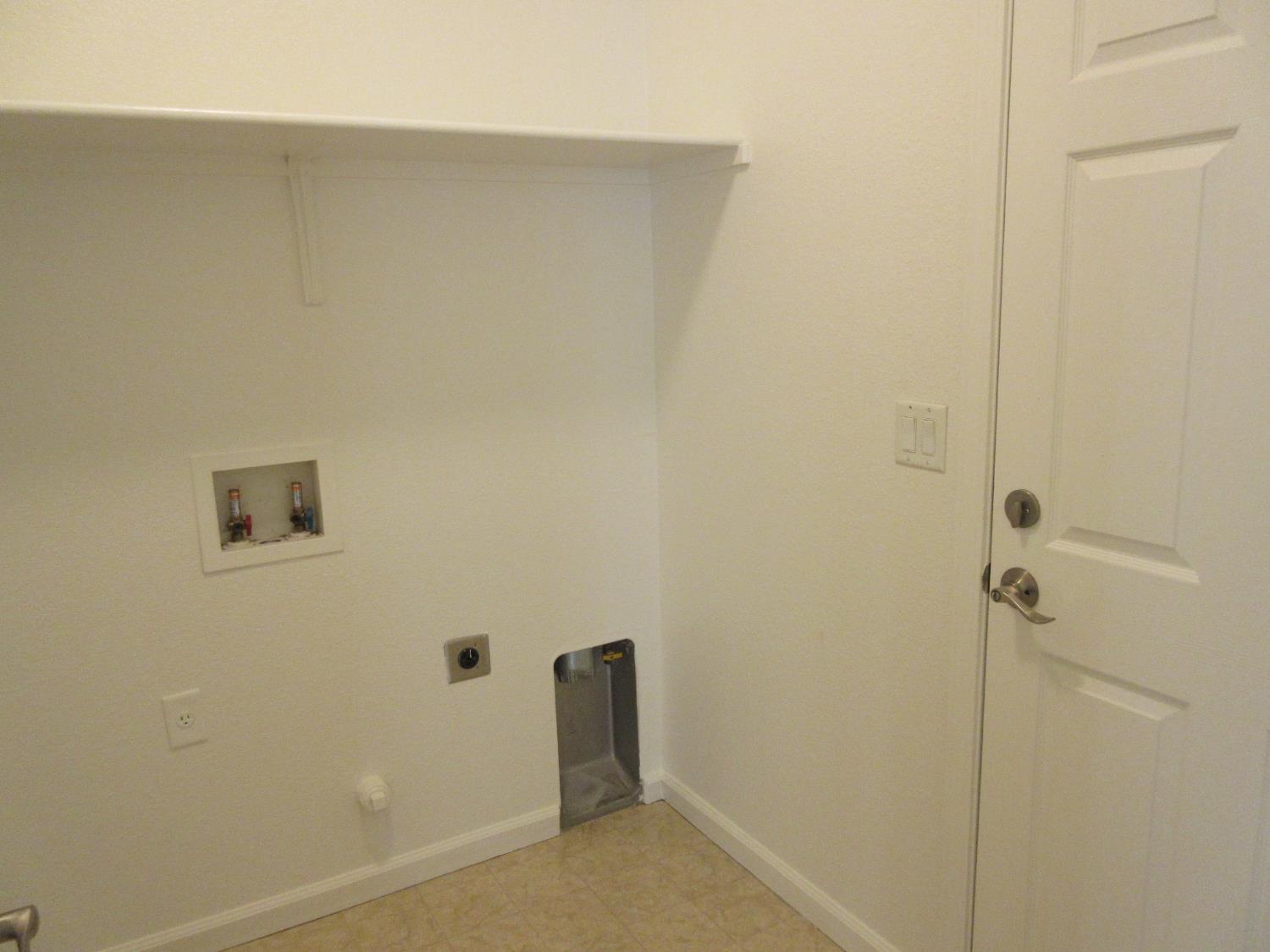 1016 Papaya St, Madera, CA 93638