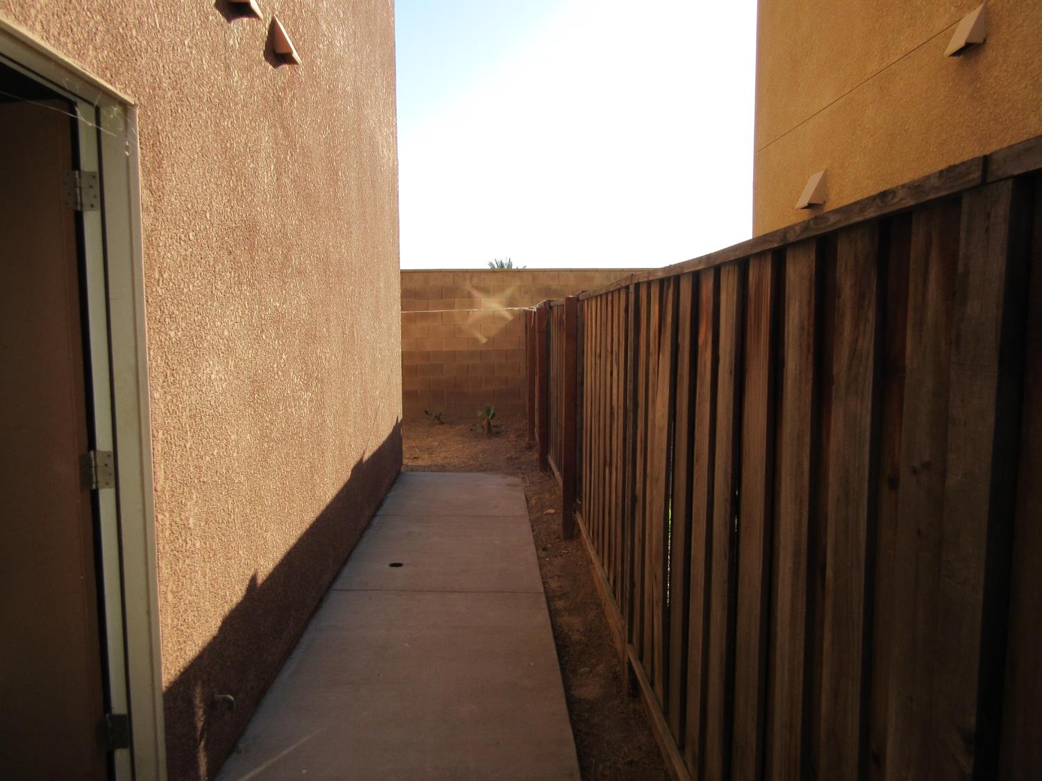 1016 Papaya St, Madera, CA 93638