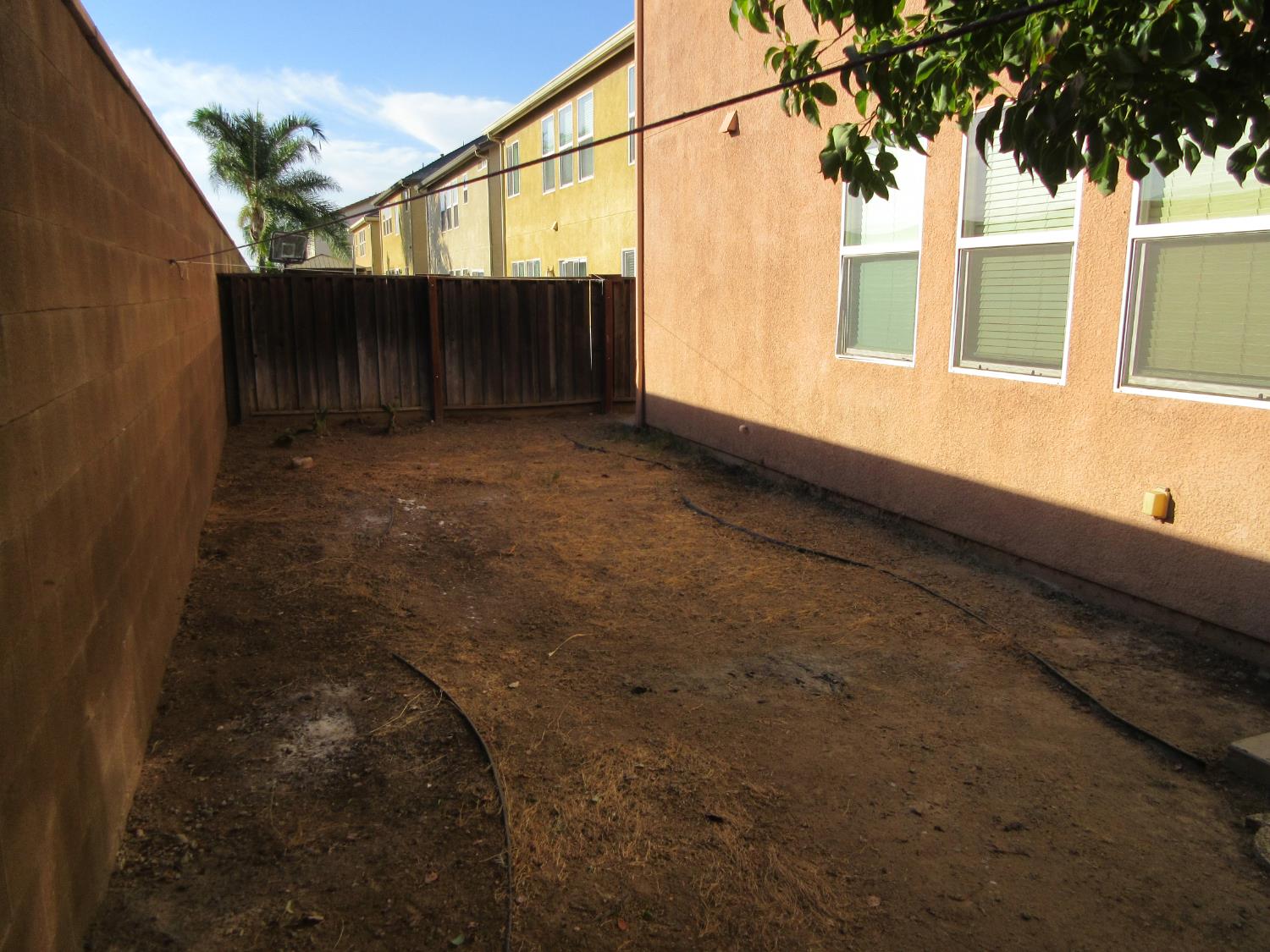 1016 Papaya St, Madera, CA 93638