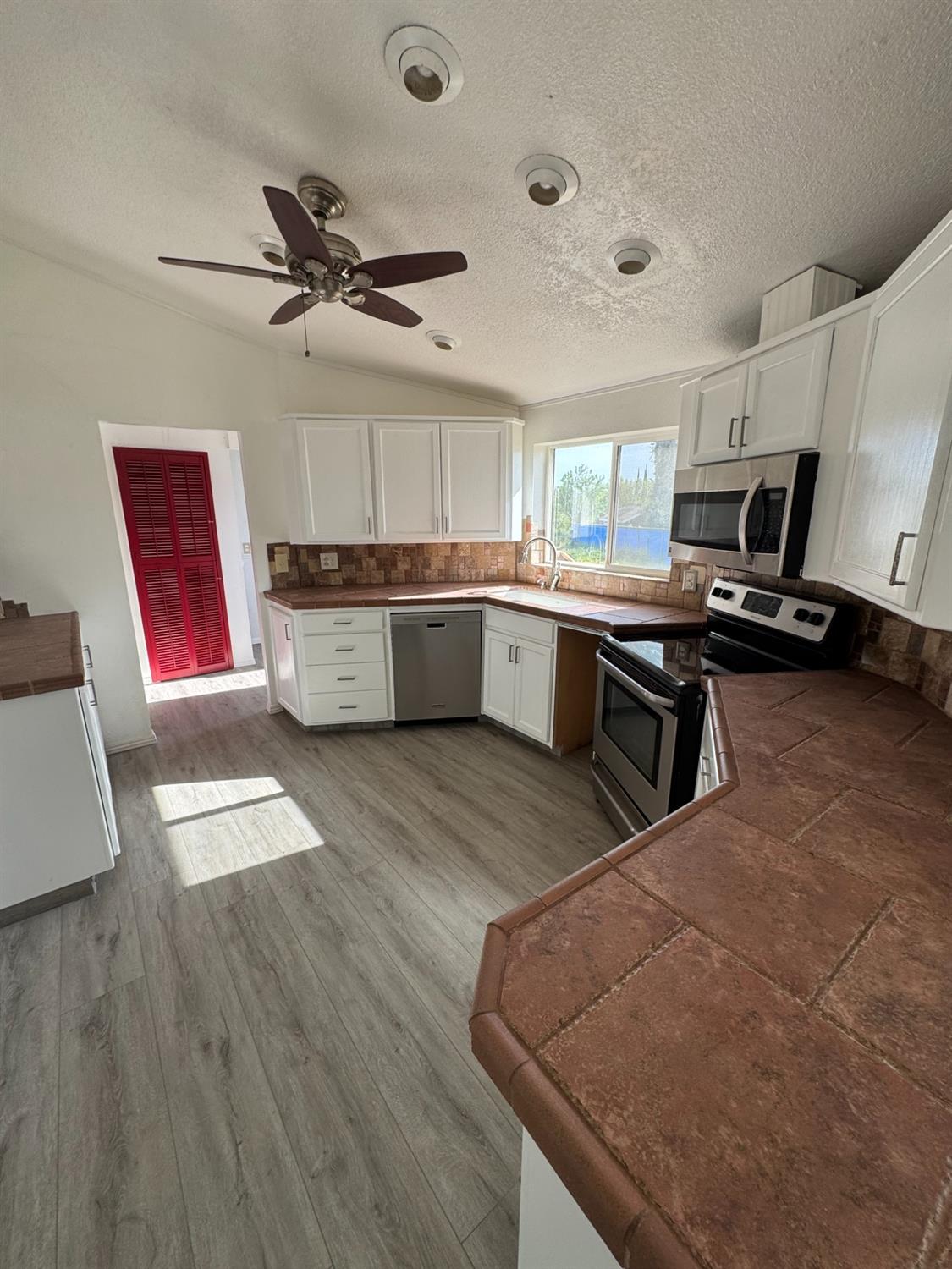 28640 Ward St, Madera, CA 93638