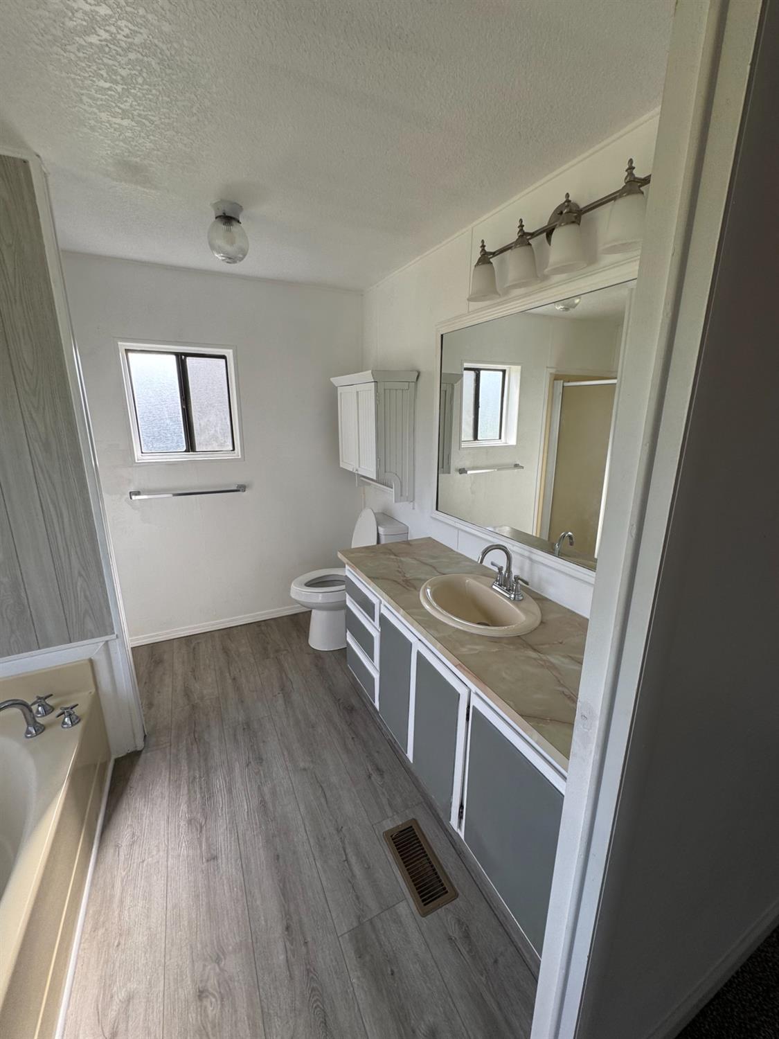 28640 Ward St, Madera, CA 93638