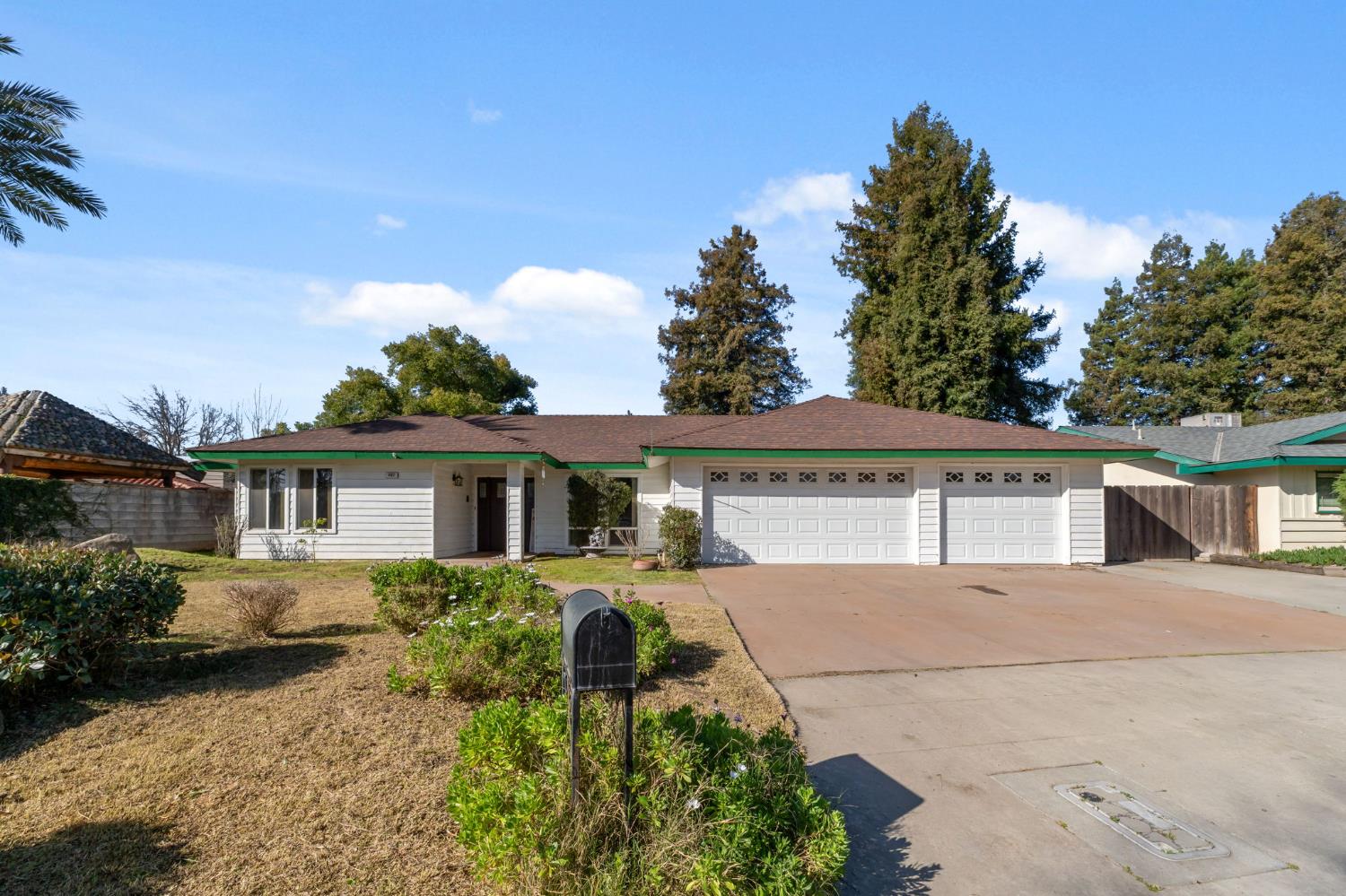 402 Mainberry Dr, Madera, CA 93637