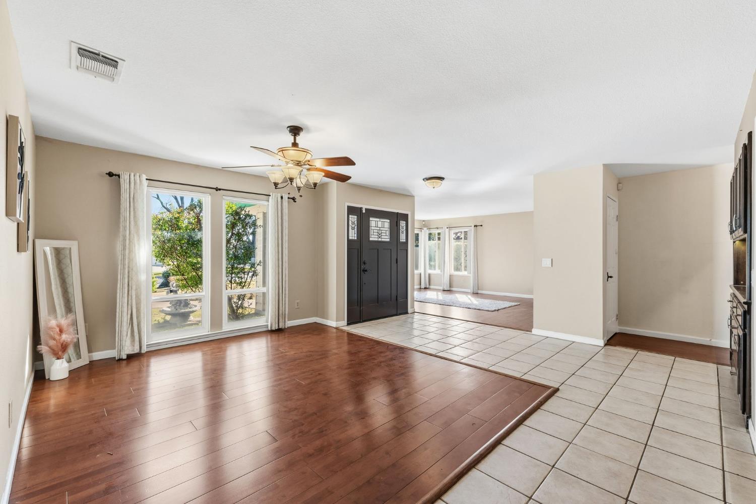 402 Mainberry Dr, Madera, CA 93637