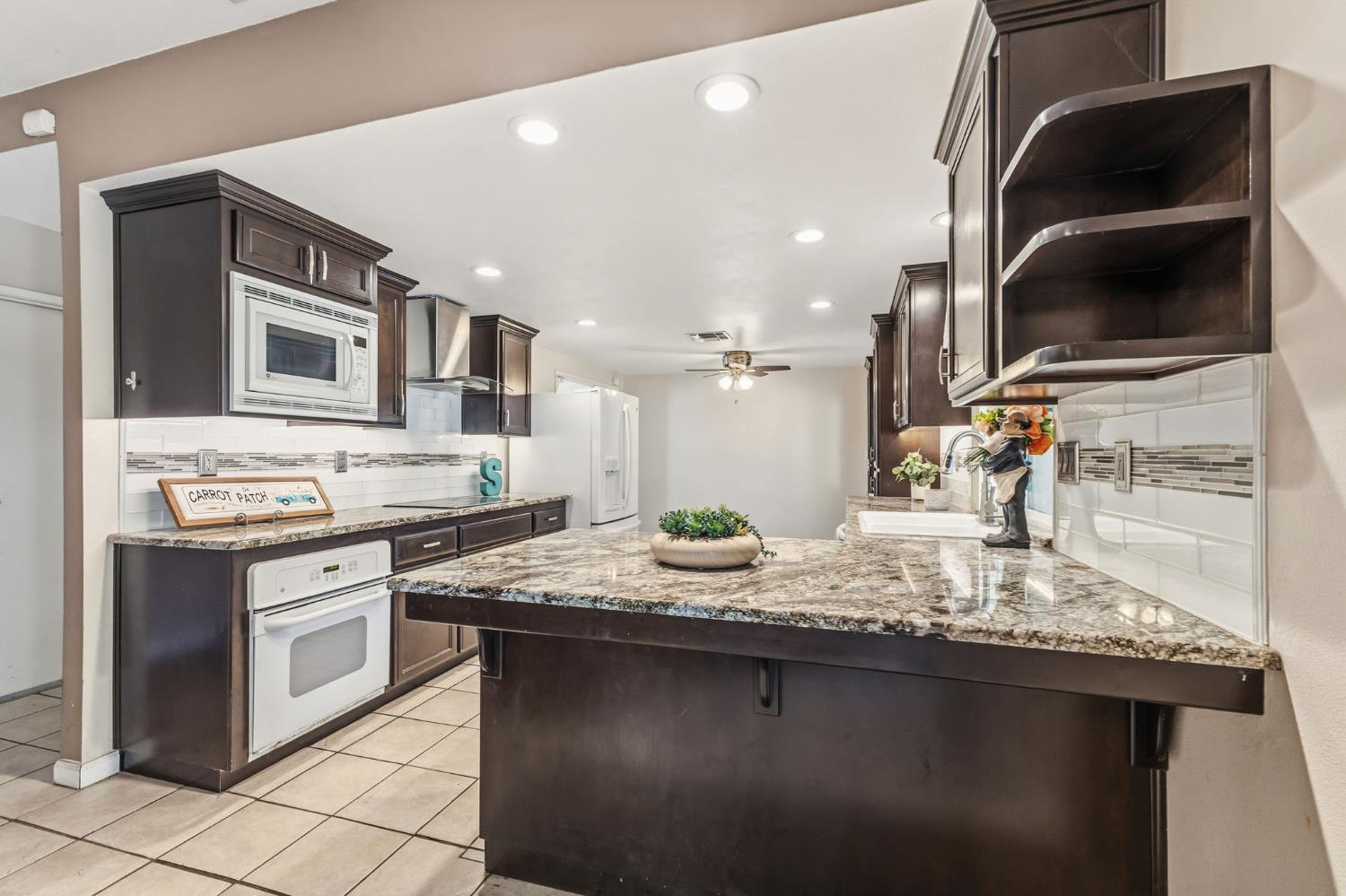 402 Mainberry Dr, Madera, CA 93637