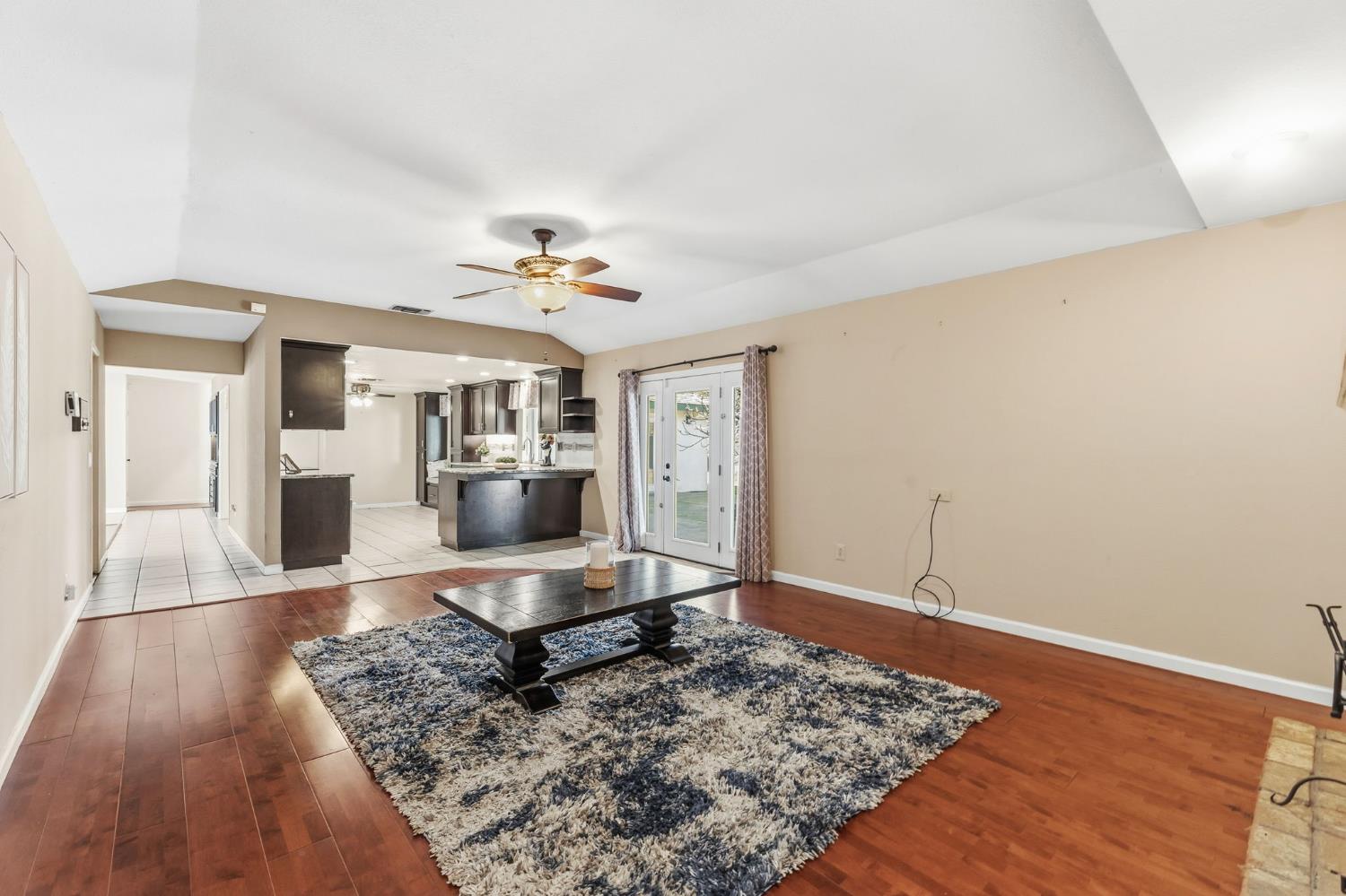 402 Mainberry Dr, Madera, CA 93637