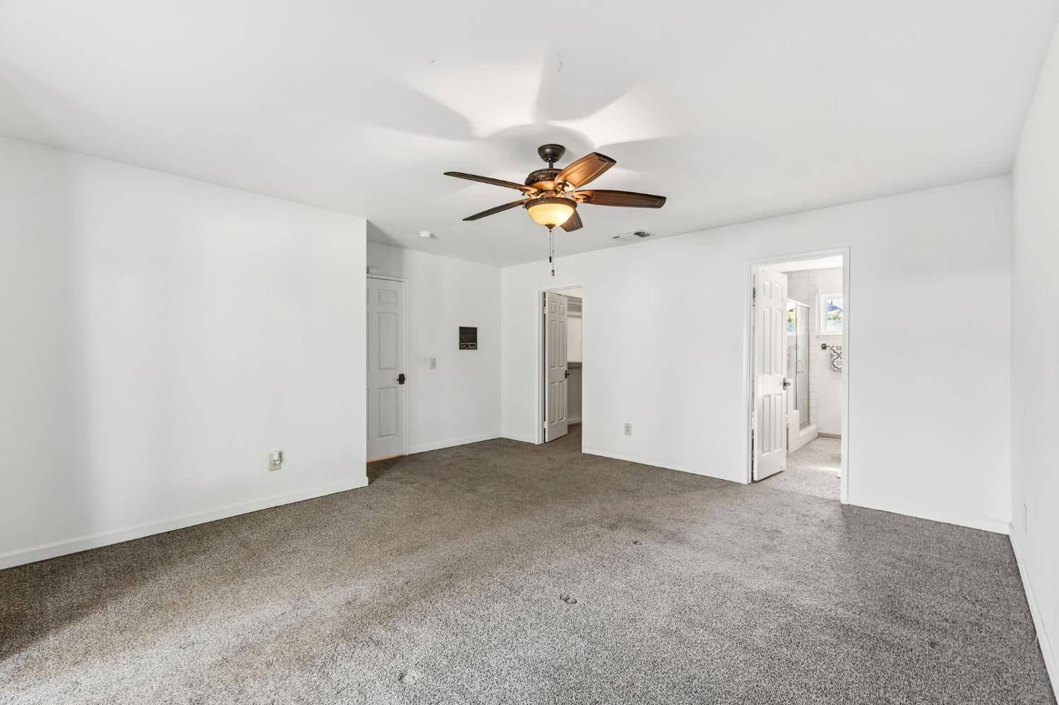 402 Mainberry Dr, Madera, CA 93637