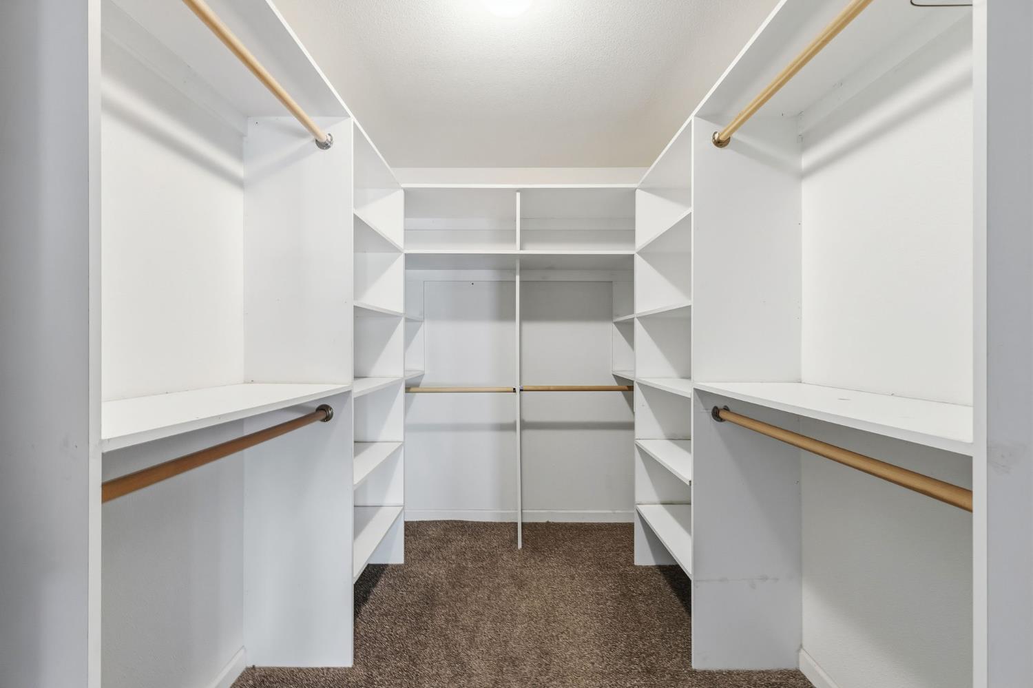 402 Mainberry Dr, Madera, CA 93637