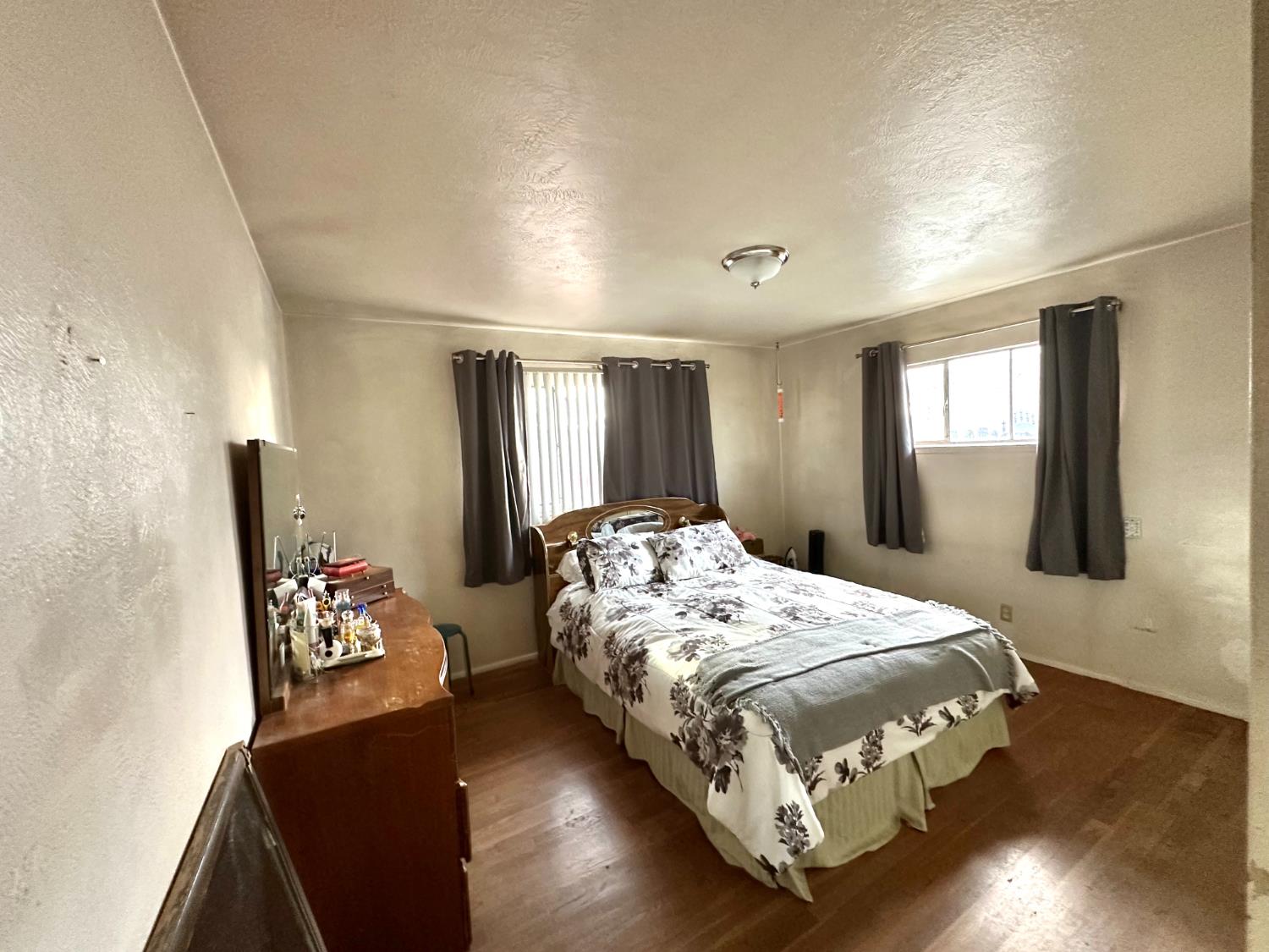 27277 Parkwood Ave, Madera, CA 93637