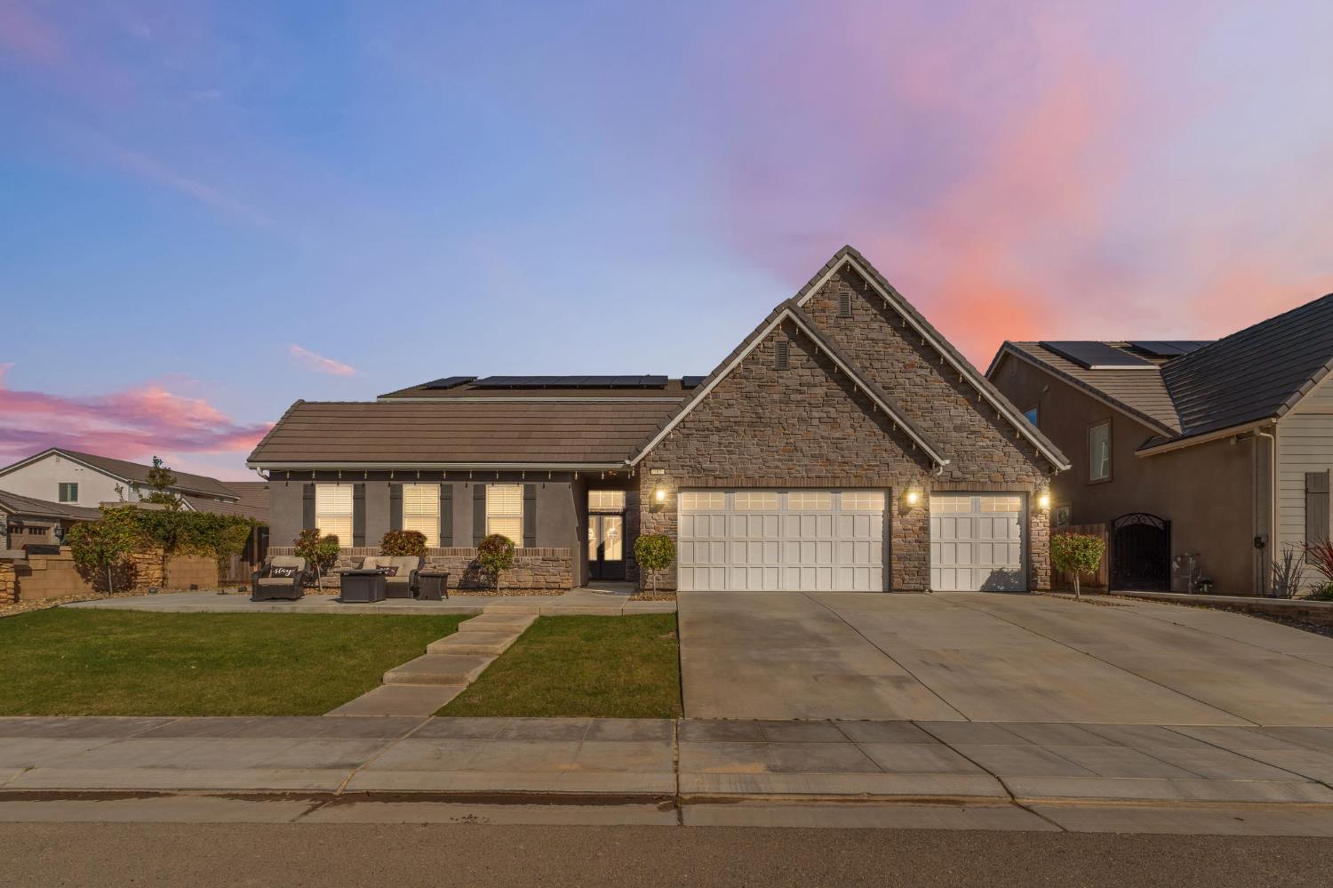 785 Ponderosa Way W, Madera, CA 93636