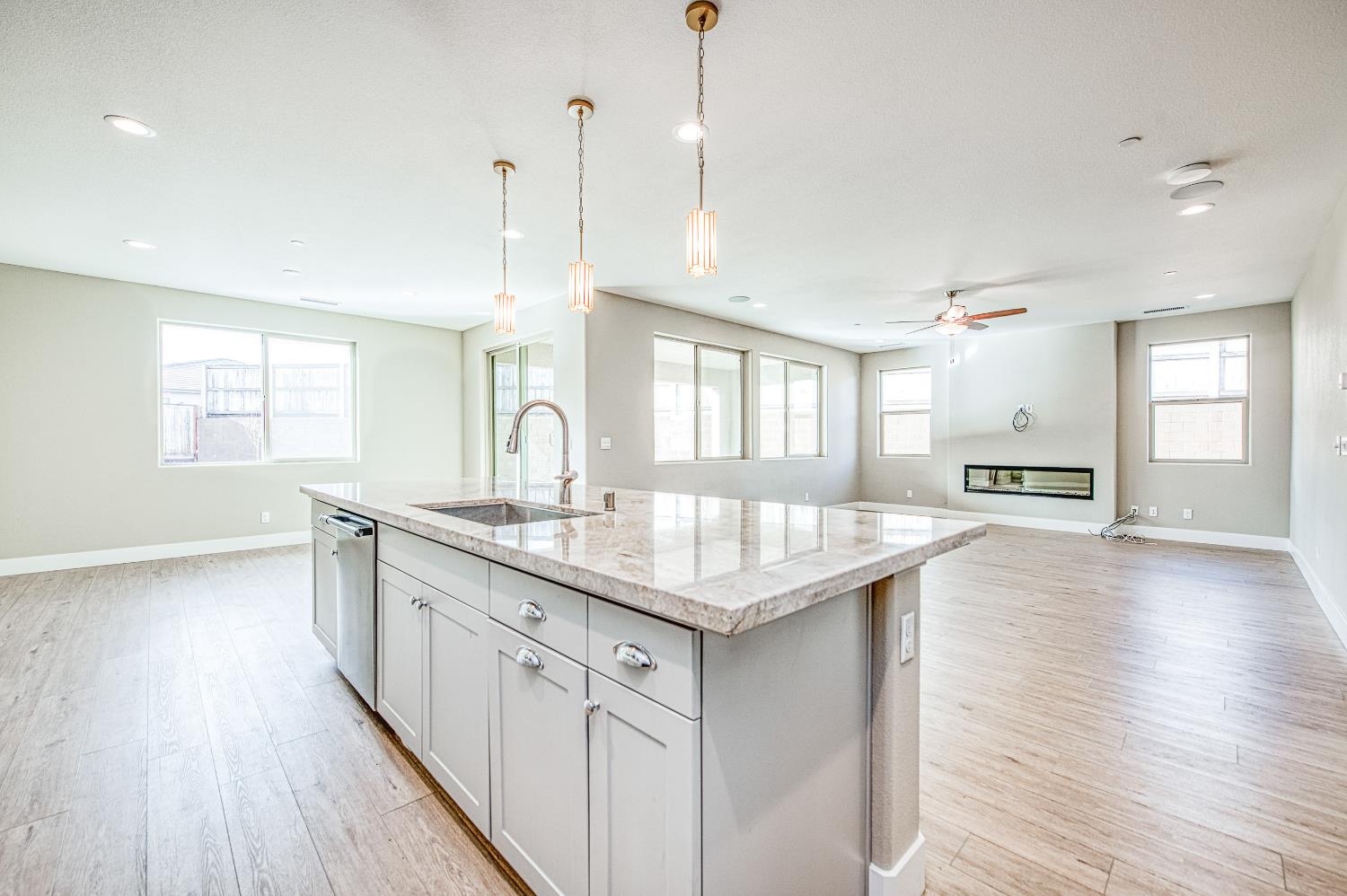 4338 Monarch Pl, Madera, CA 93636