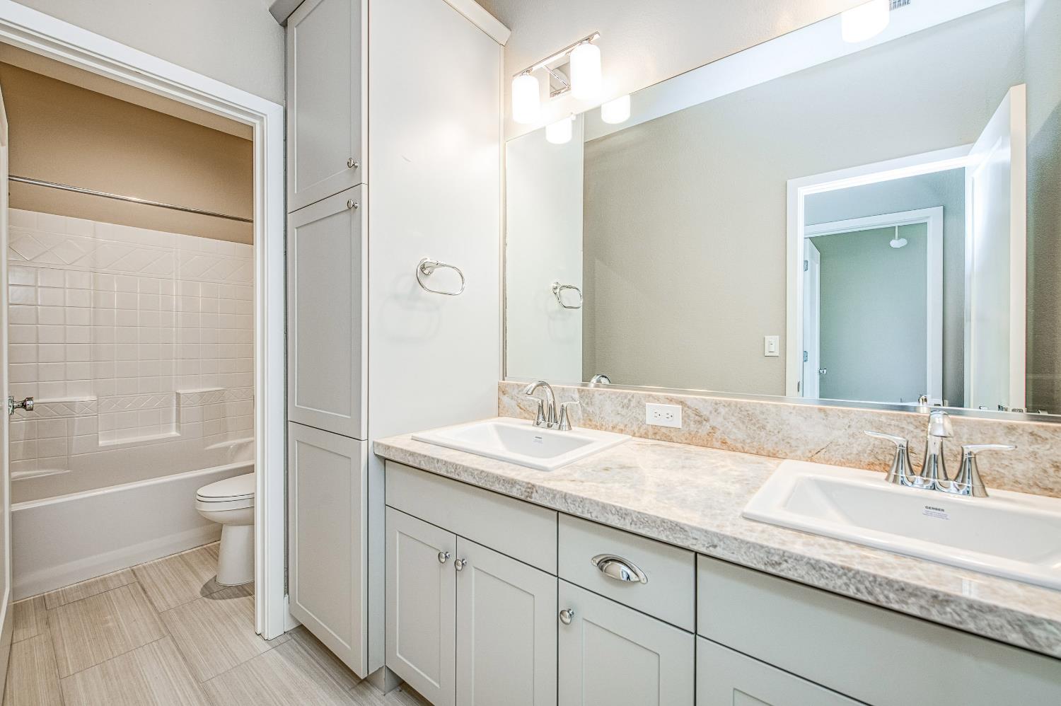 4338 Monarch Pl, Madera, CA 93636